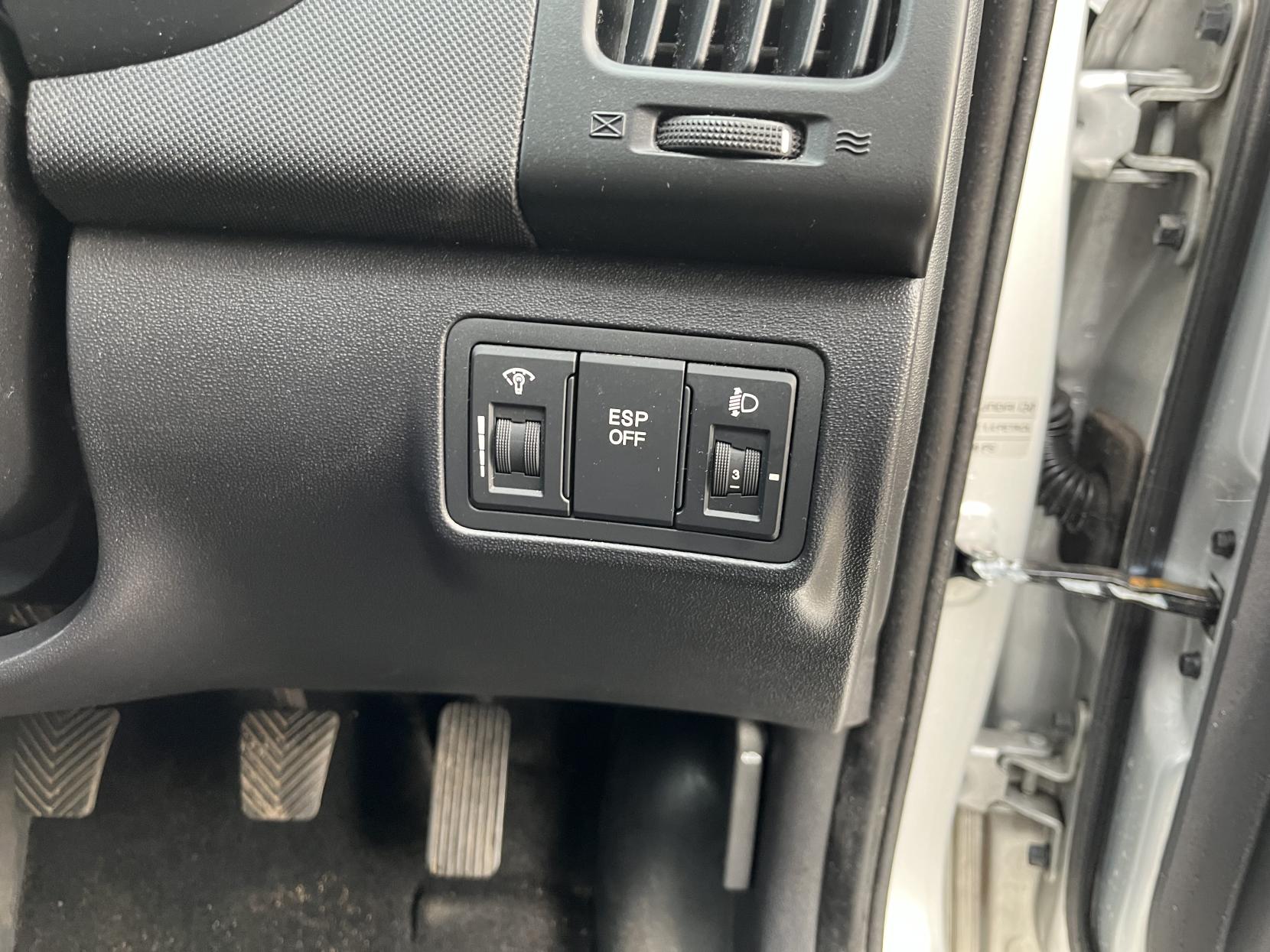 Hyundai i30 1.4 Comfort Hatchback 5dr Petrol Manual Euro 5 (108 bhp)