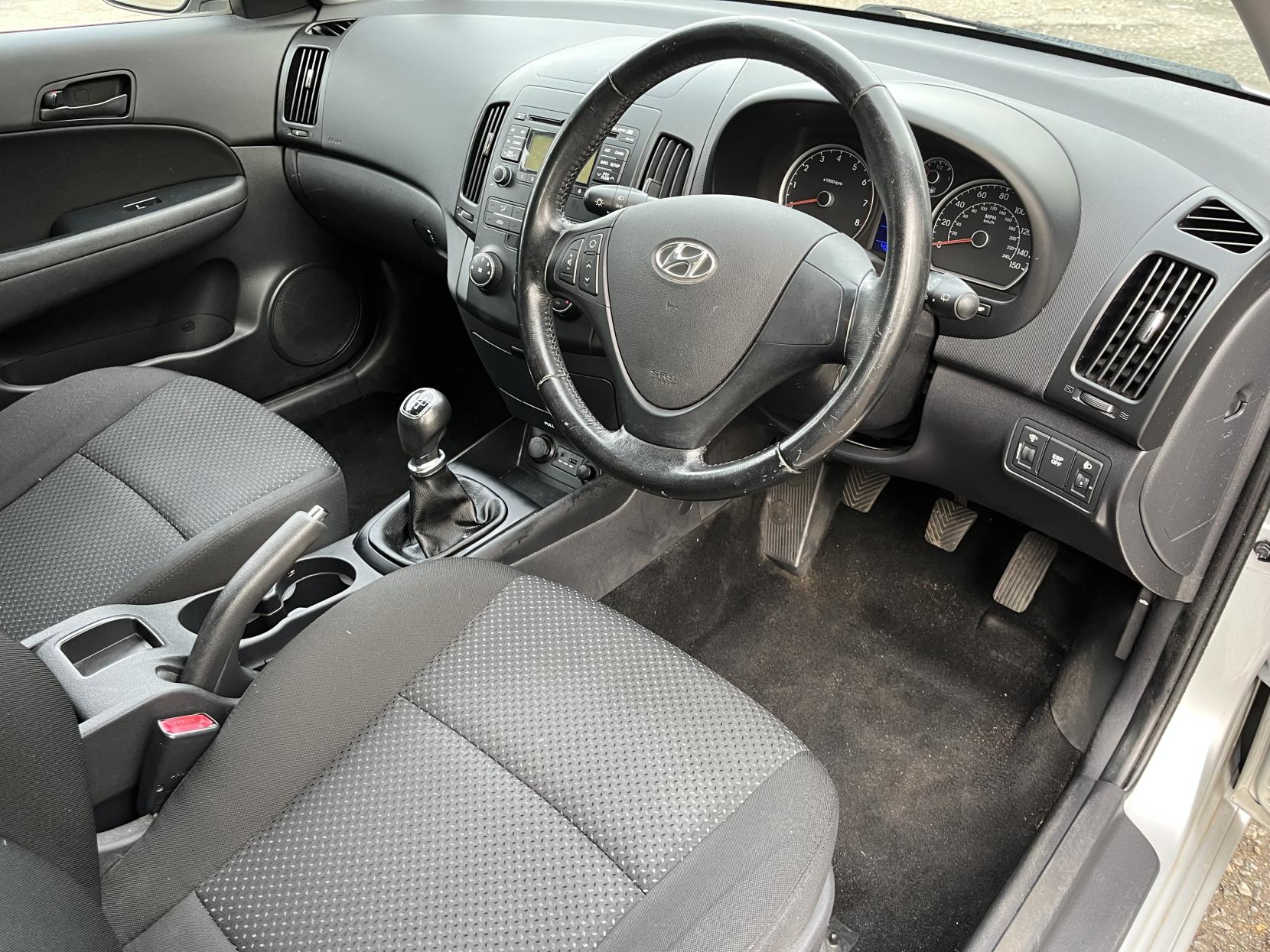 Hyundai i30 1.4 Comfort Hatchback 5dr Petrol Manual Euro 5 (108 bhp)