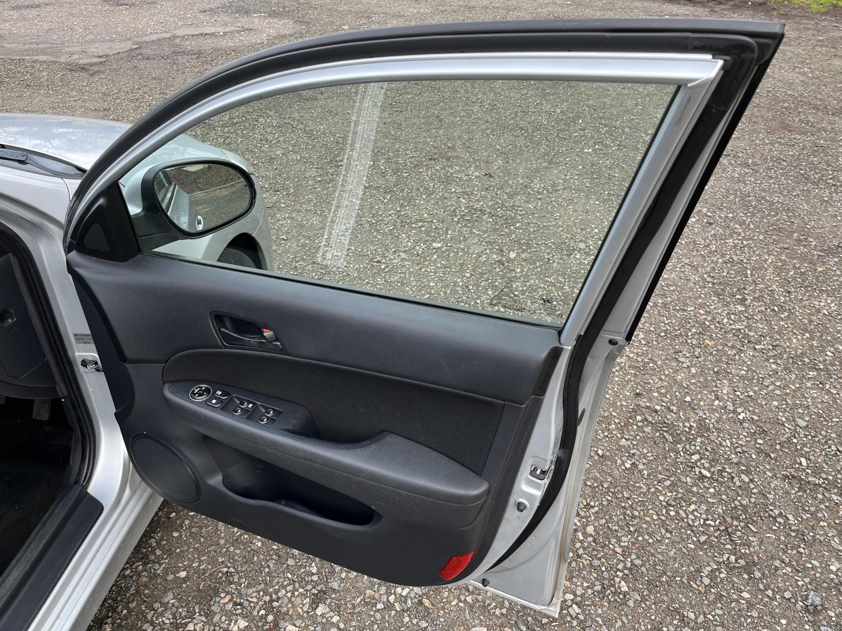 Hyundai i30 1.4 Comfort Hatchback 5dr Petrol Manual Euro 5 (108 bhp)