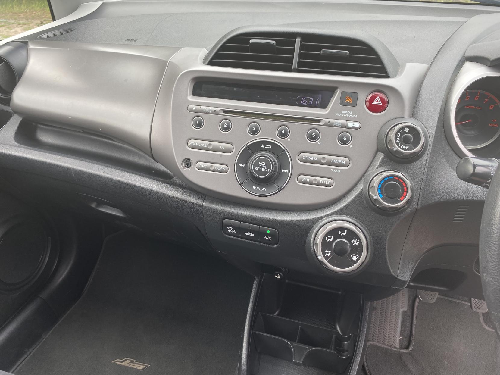 Honda Jazz 1.4 i-VTEC ES Hatchback 5dr Petrol Manual Euro 5 (99 ps)