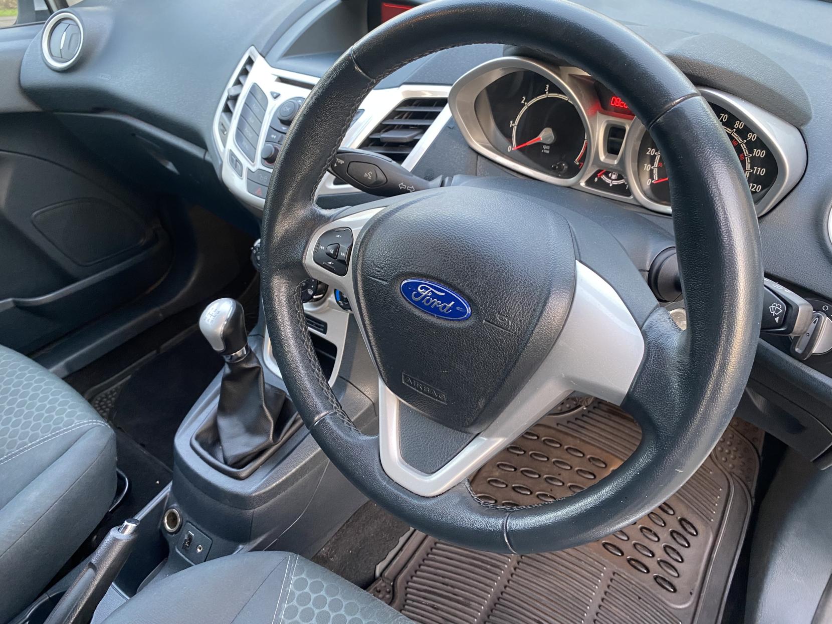 Ford Fiesta 1.25 Zetec Hatchback 3dr Petrol Manual (129 g/km, 81 bhp)