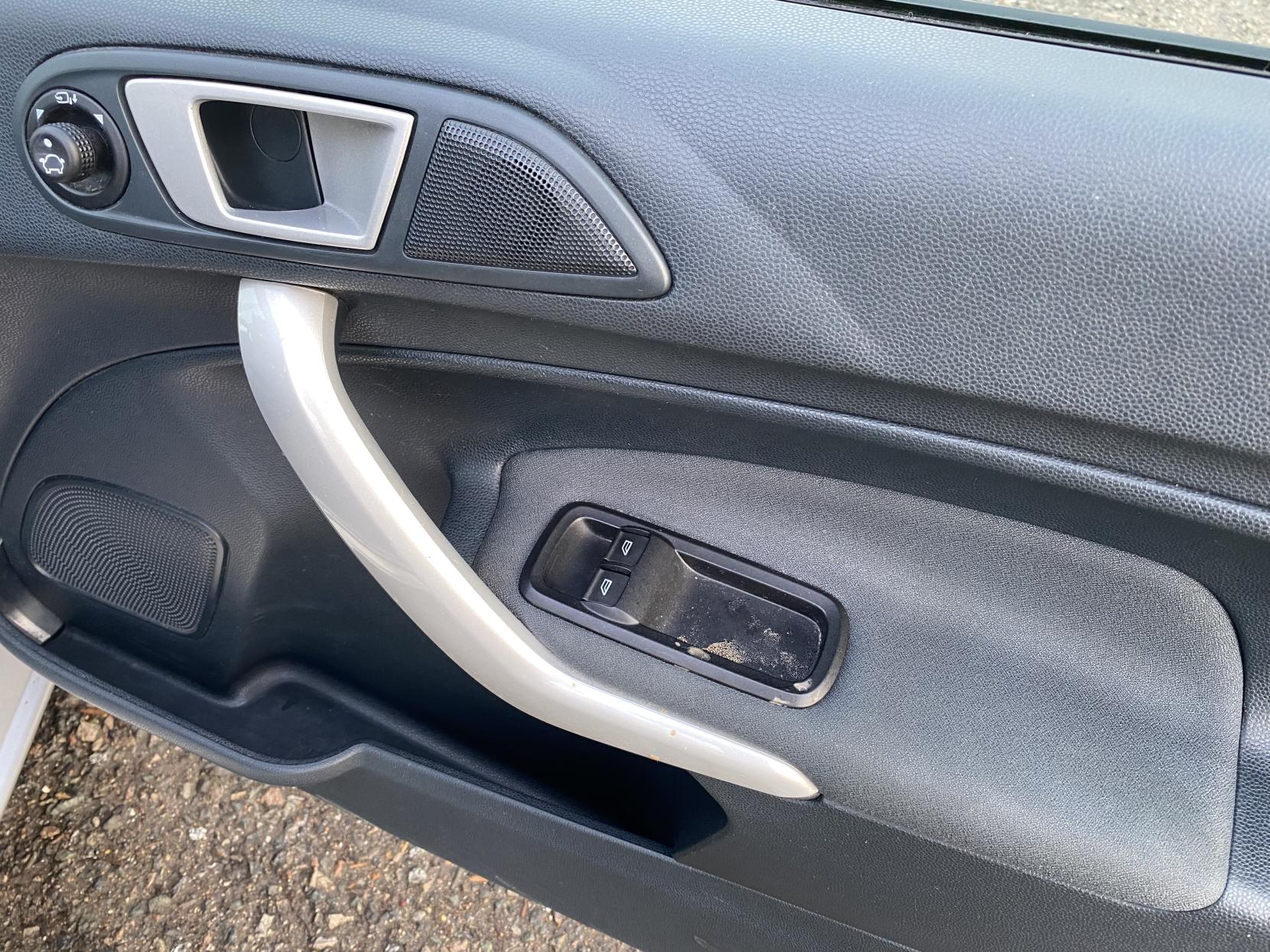 Ford Fiesta 1.25 Zetec Hatchback 3dr Petrol Manual (129 g/km, 81 bhp)