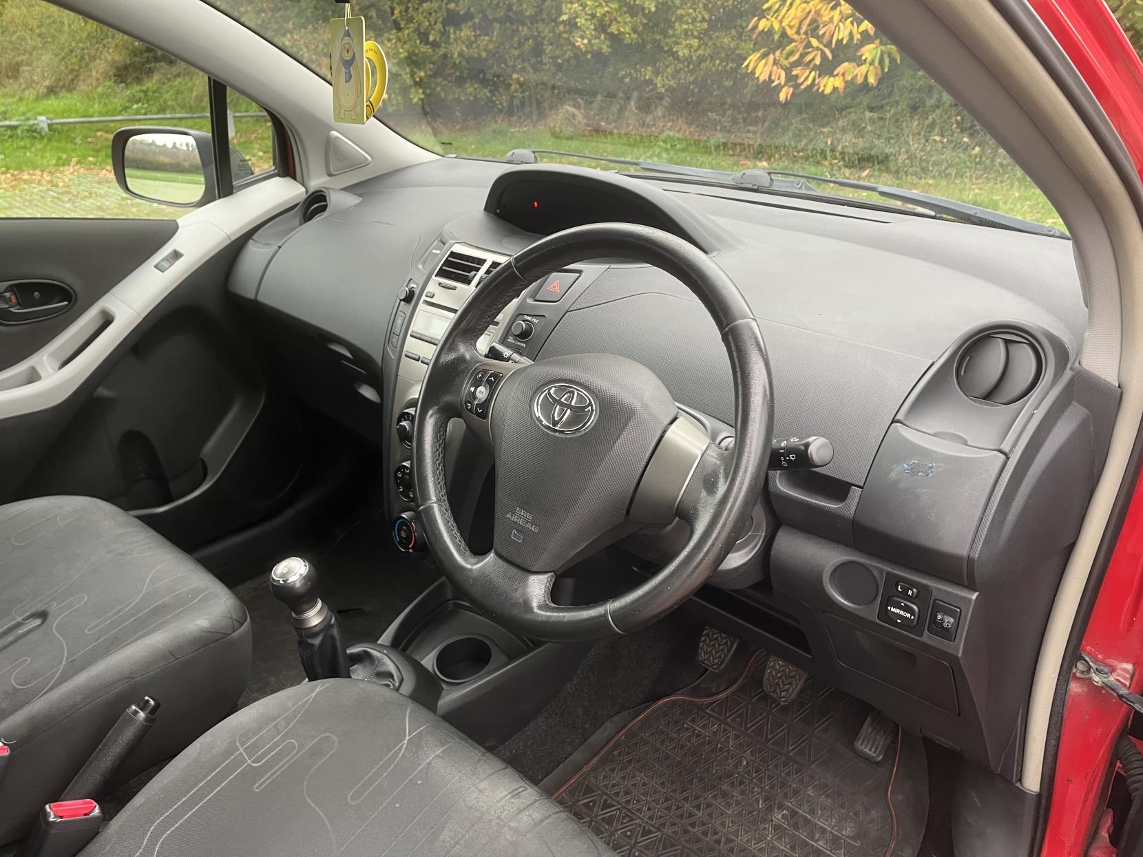 Toyota Yaris 1.0 VVT-i T2 Hatchback 3dr Petrol Manual Euro 4 (69 ps)