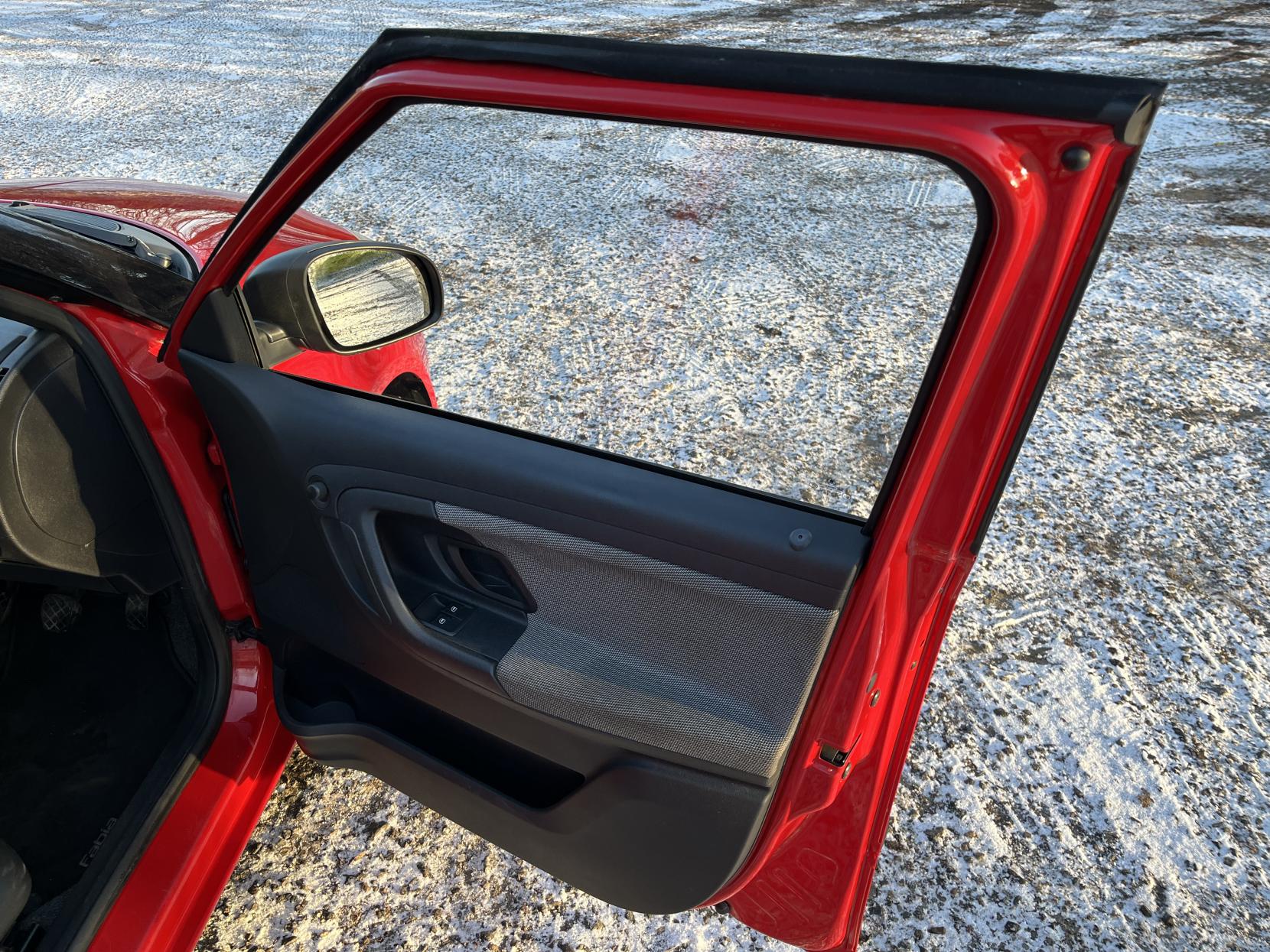 Skoda Fabia 1.2 HTP 6V 1 Hatchback 5dr Petrol Manual (140 g/km, 60 bhp)