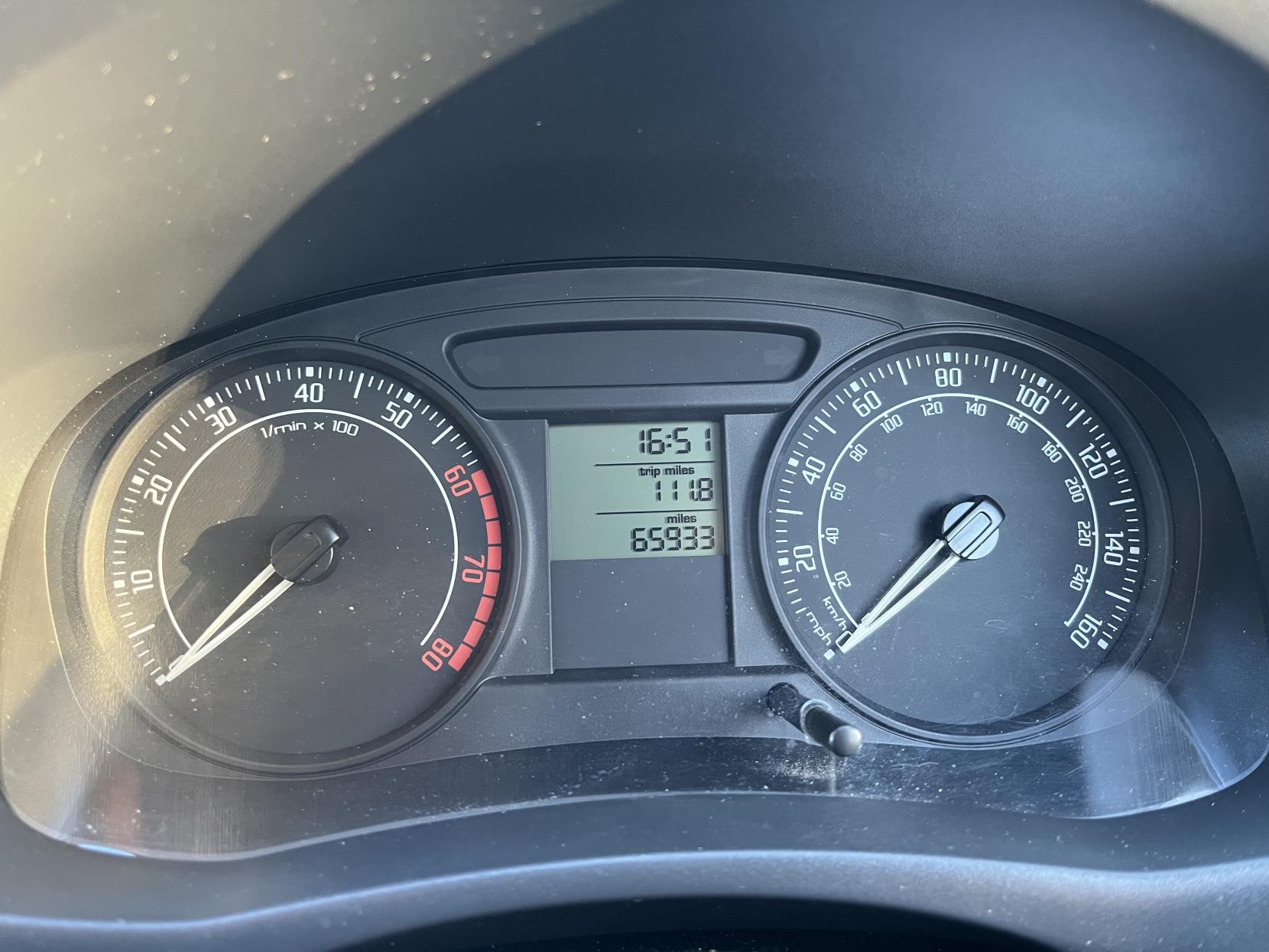 Skoda Fabia 1.2 HTP 6V 1 Hatchback 5dr Petrol Manual (140 g/km, 60 bhp)