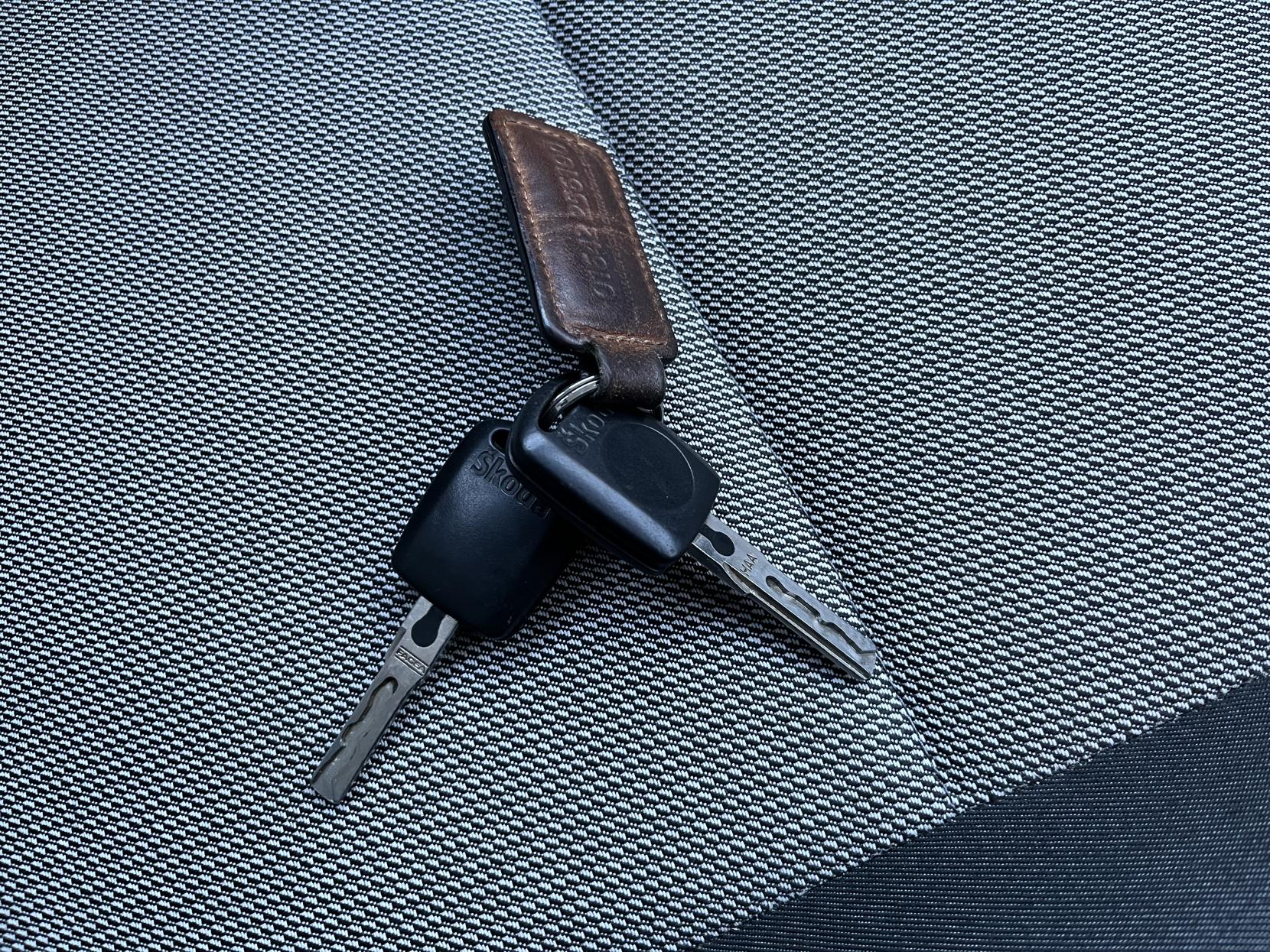 Skoda Fabia 1.2 HTP 6V 1 Hatchback 5dr Petrol Manual (140 g/km, 60 bhp)