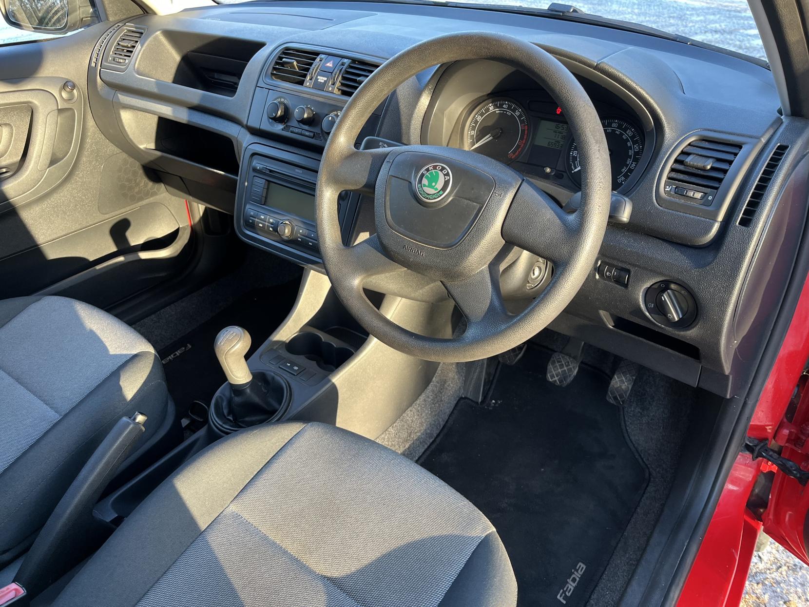 Skoda Fabia 1.2 HTP 6V 1 Hatchback 5dr Petrol Manual (140 g/km, 60 bhp)