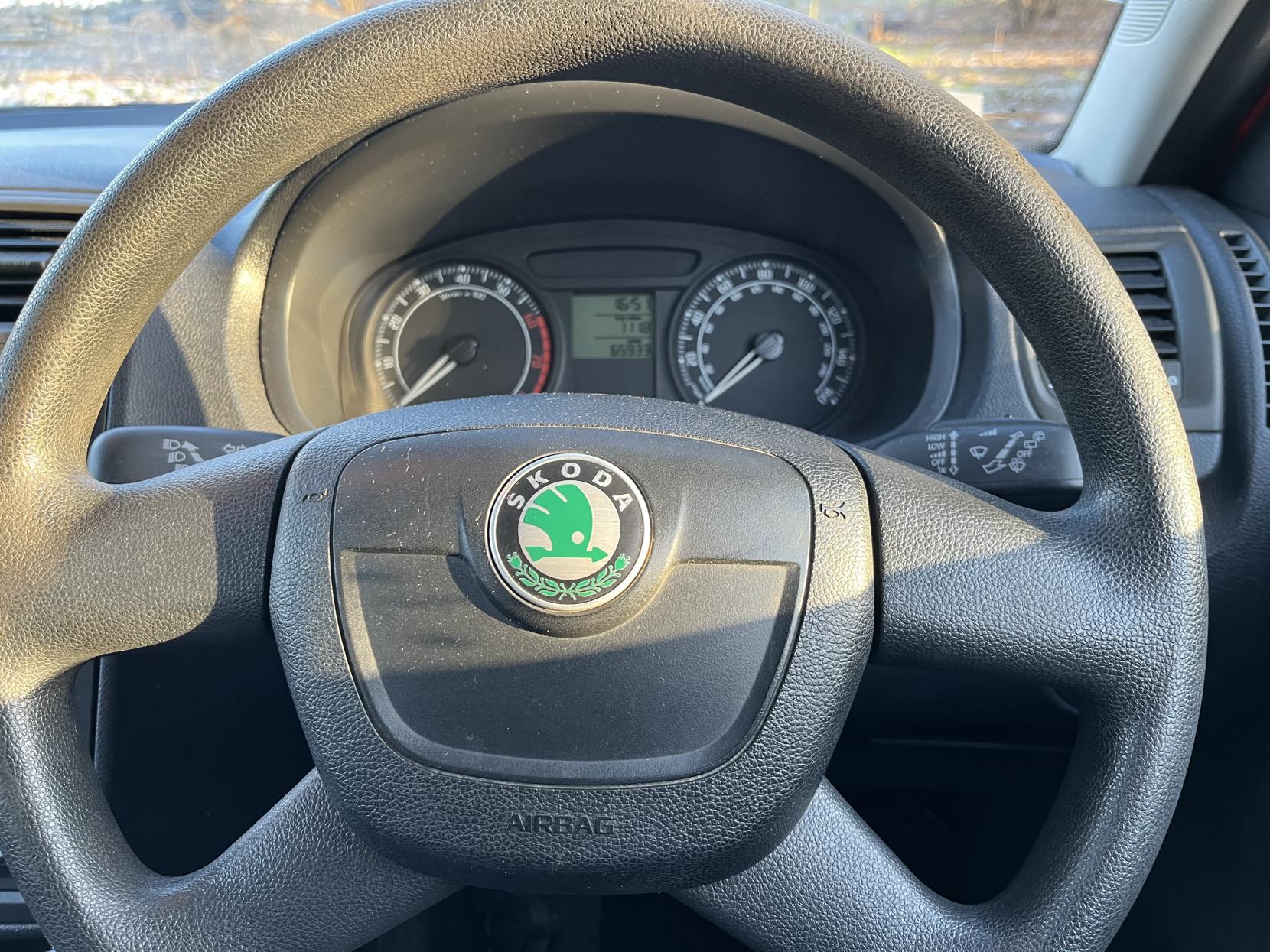 Skoda Fabia 1.2 HTP 6V 1 Hatchback 5dr Petrol Manual (140 g/km, 60 bhp)