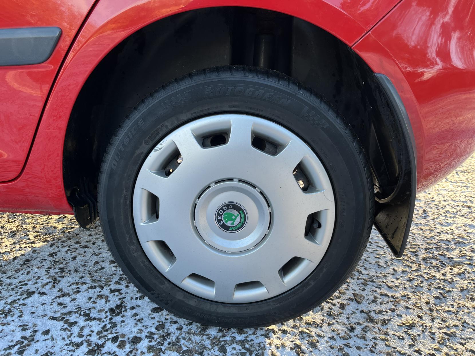 Skoda Fabia 1.2 HTP 6V 1 Hatchback 5dr Petrol Manual (140 g/km, 60 bhp)