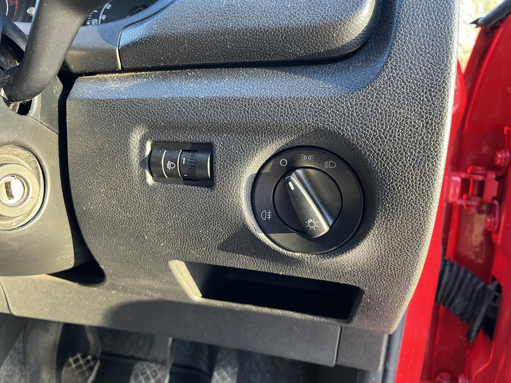 Skoda Fabia 1.2 HTP 6V 1 Hatchback 5dr Petrol Manual (140 g/km, 60 bhp)