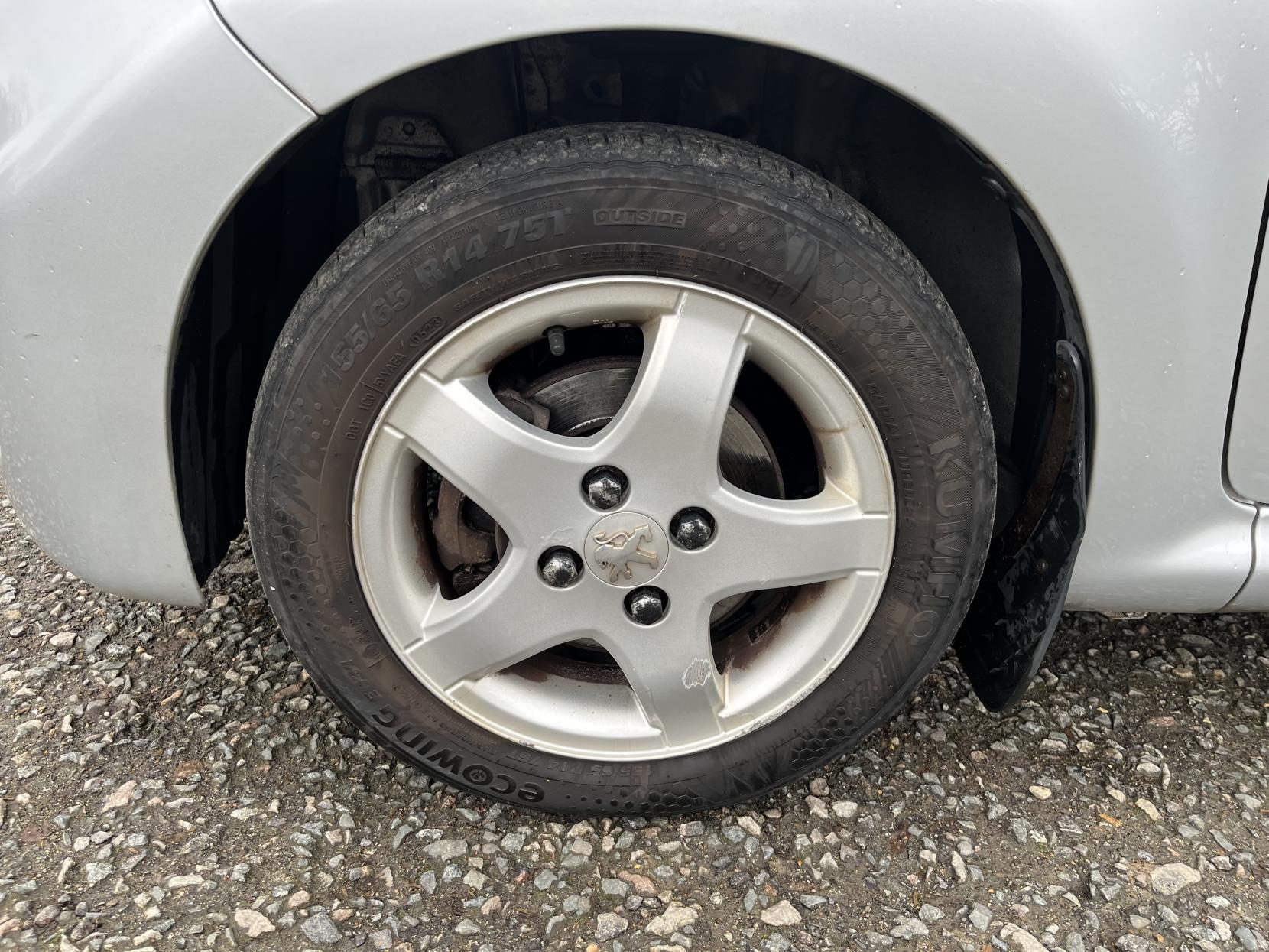 Peugeot 107 1.0 12V Allure Hatchback 5dr Petrol Manual Euro 4 (68 ps)