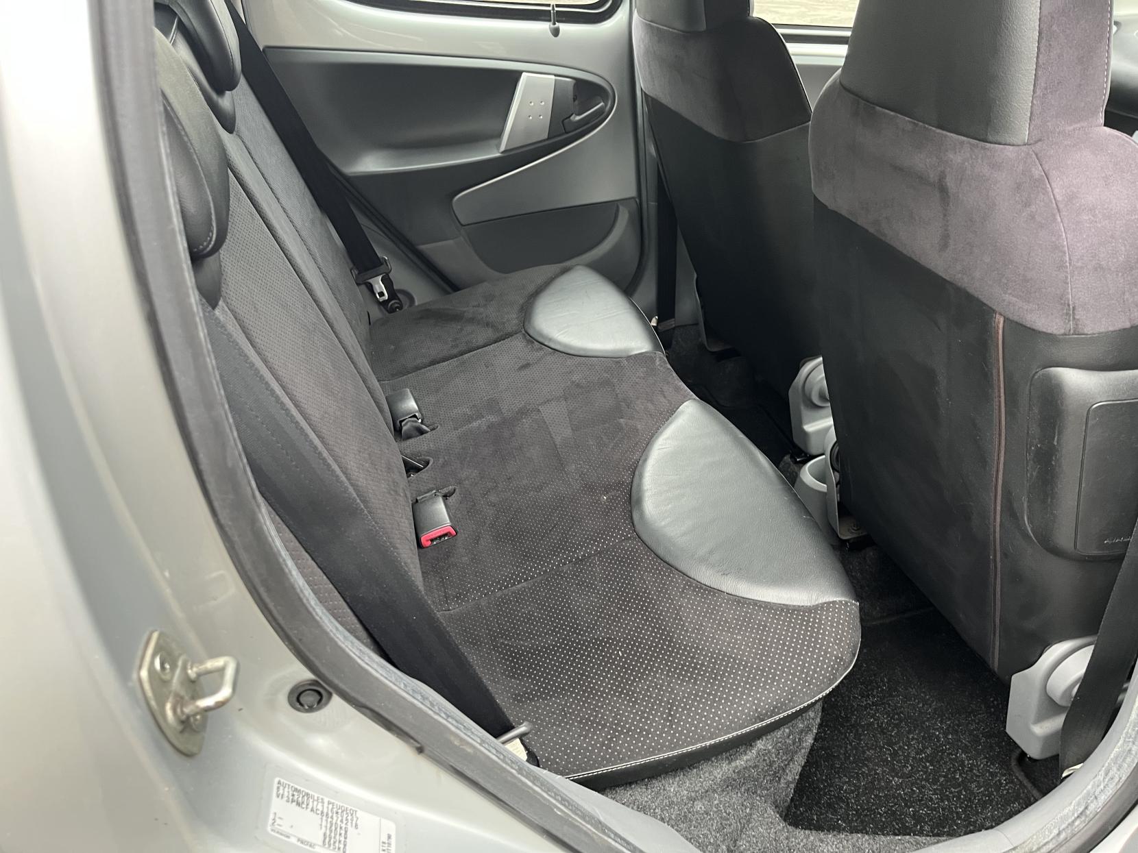 Peugeot 107 1.0 12V Allure Hatchback 5dr Petrol Manual Euro 4 (68 ps)