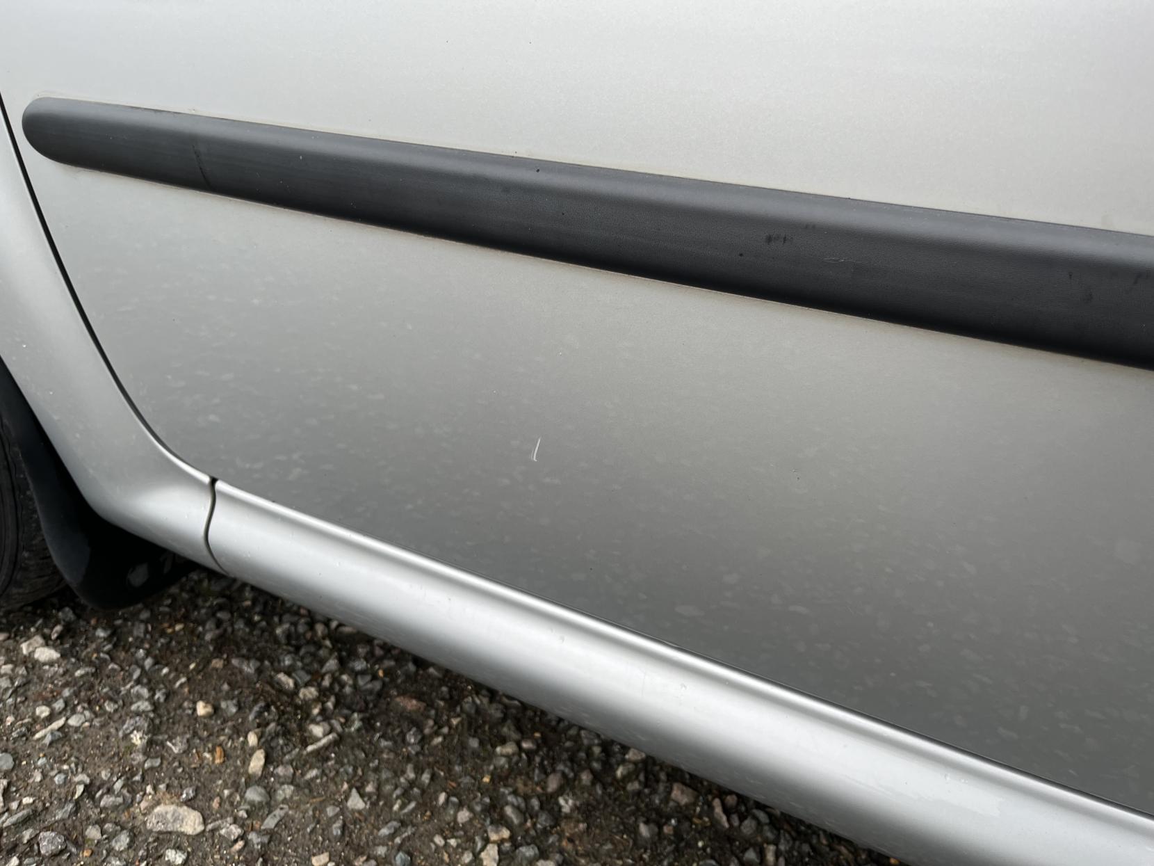 Peugeot 107 1.0 12V Allure Hatchback 5dr Petrol Manual Euro 4 (68 ps)