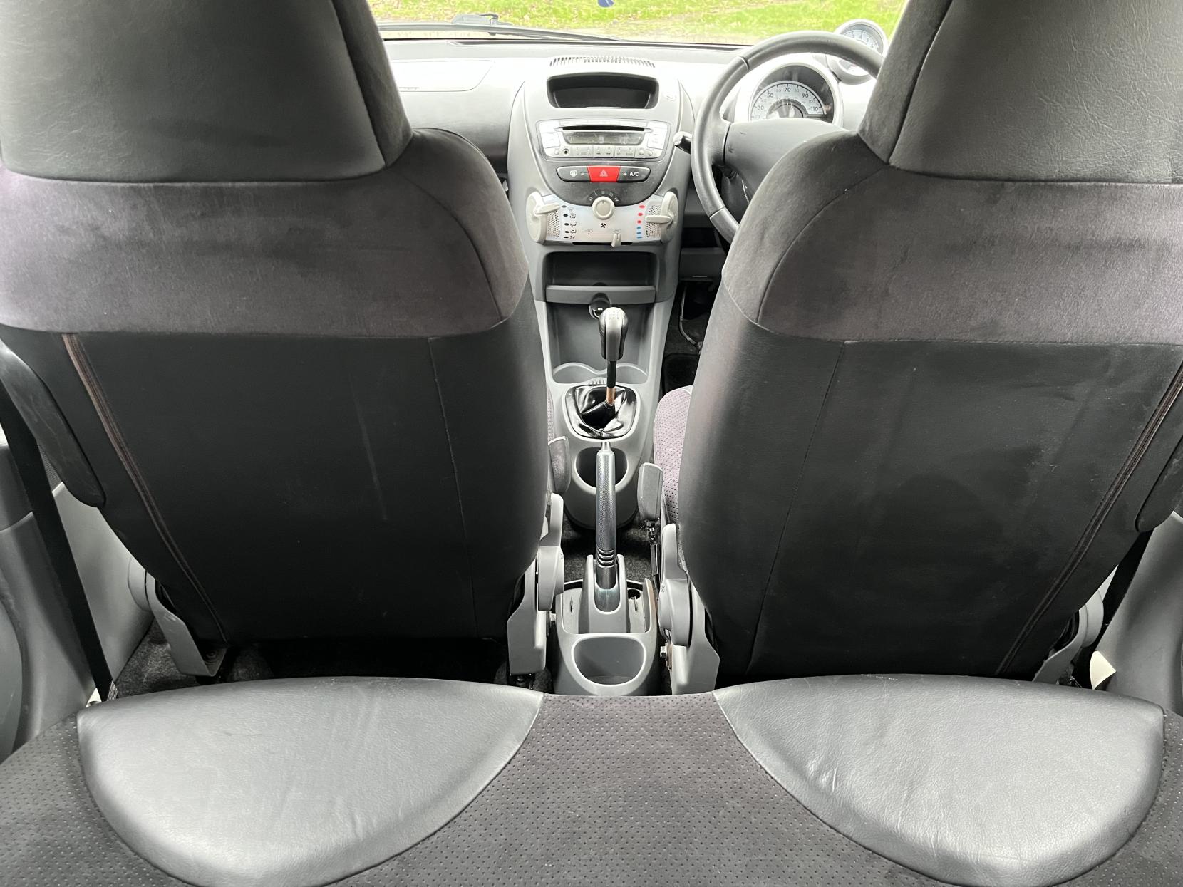 Peugeot 107 1.0 12V Allure Hatchback 5dr Petrol Manual Euro 4 (68 ps)