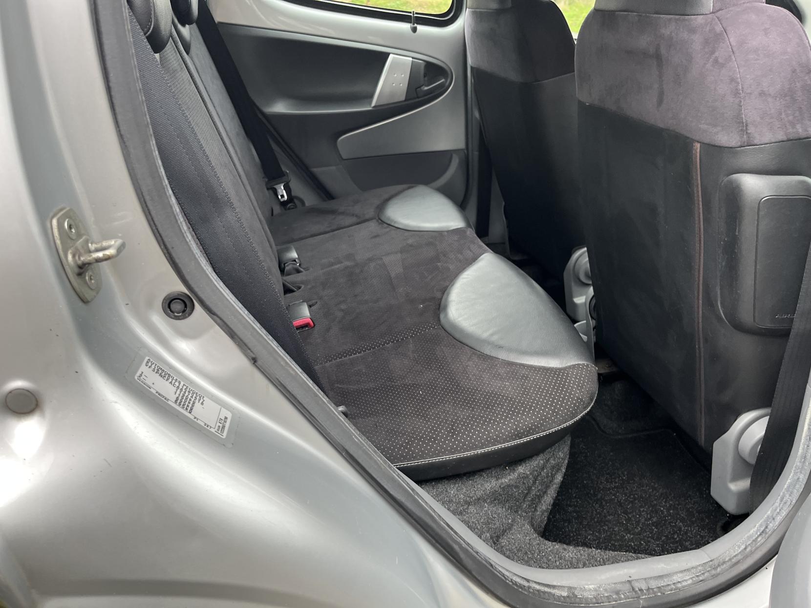 Peugeot 107 1.0 12V Allure Hatchback 5dr Petrol Manual Euro 4 (68 ps)