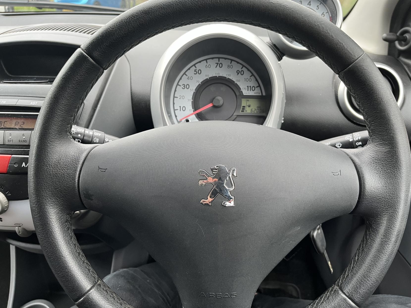 Peugeot 107 1.0 12V Allure Hatchback 5dr Petrol Manual Euro 4 (68 ps)