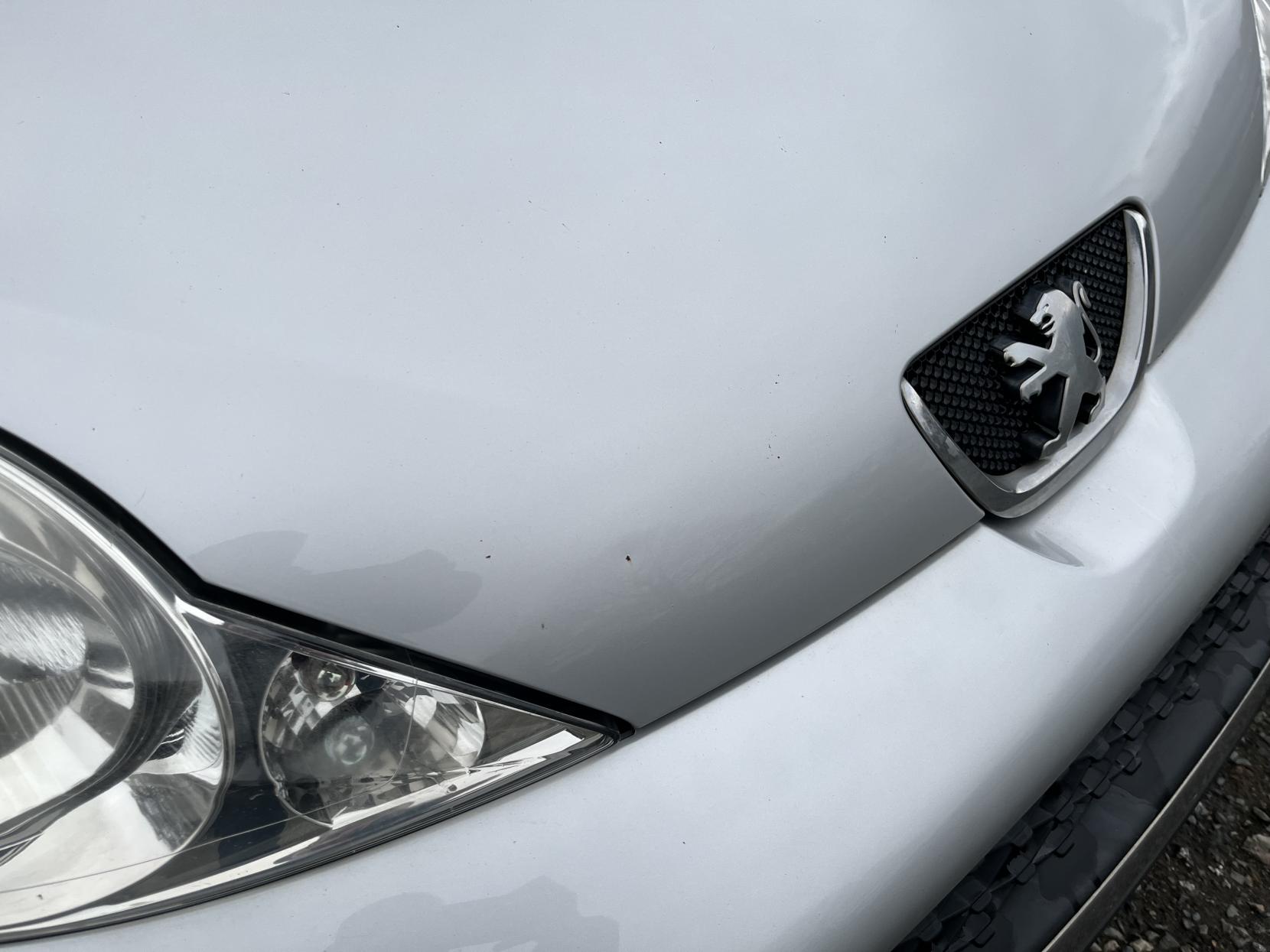 Peugeot 107 1.0 12V Allure Hatchback 5dr Petrol Manual Euro 4 (68 ps)