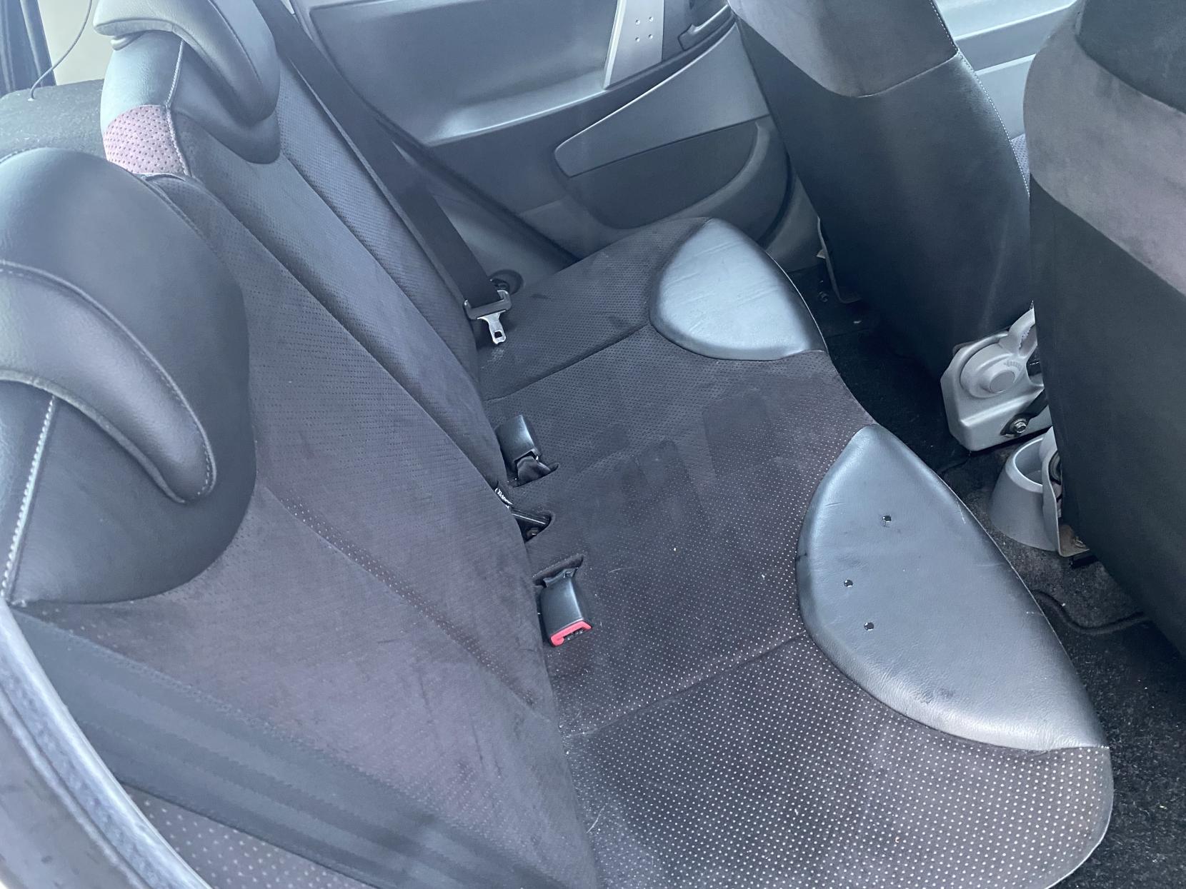 Peugeot 107 1.0 12V Allure Hatchback 5dr Petrol Manual Euro 4 (68 ps)