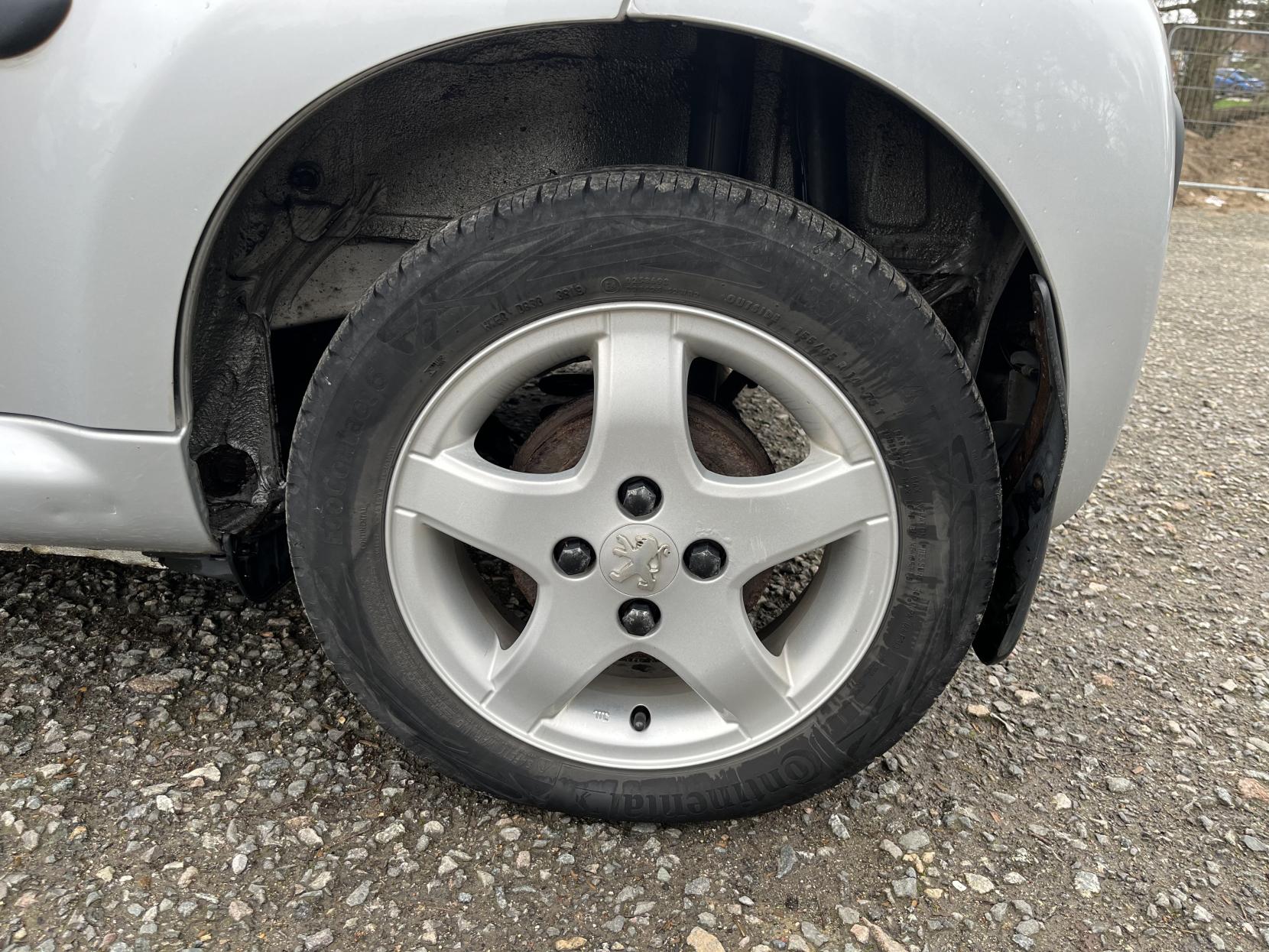 Peugeot 107 1.0 12V Allure Hatchback 5dr Petrol Manual Euro 4 (68 ps)