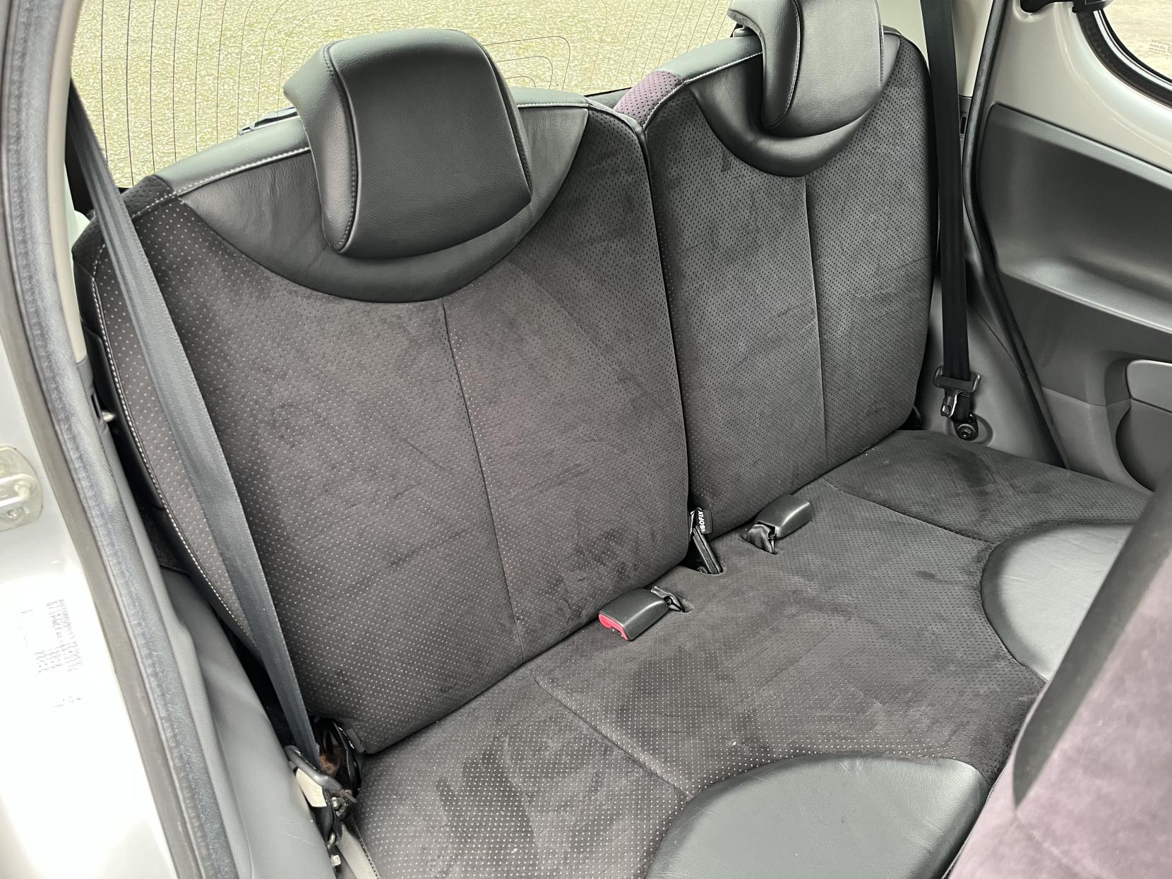 Peugeot 107 1.0 12V Allure Hatchback 5dr Petrol Manual Euro 4 (68 ps)