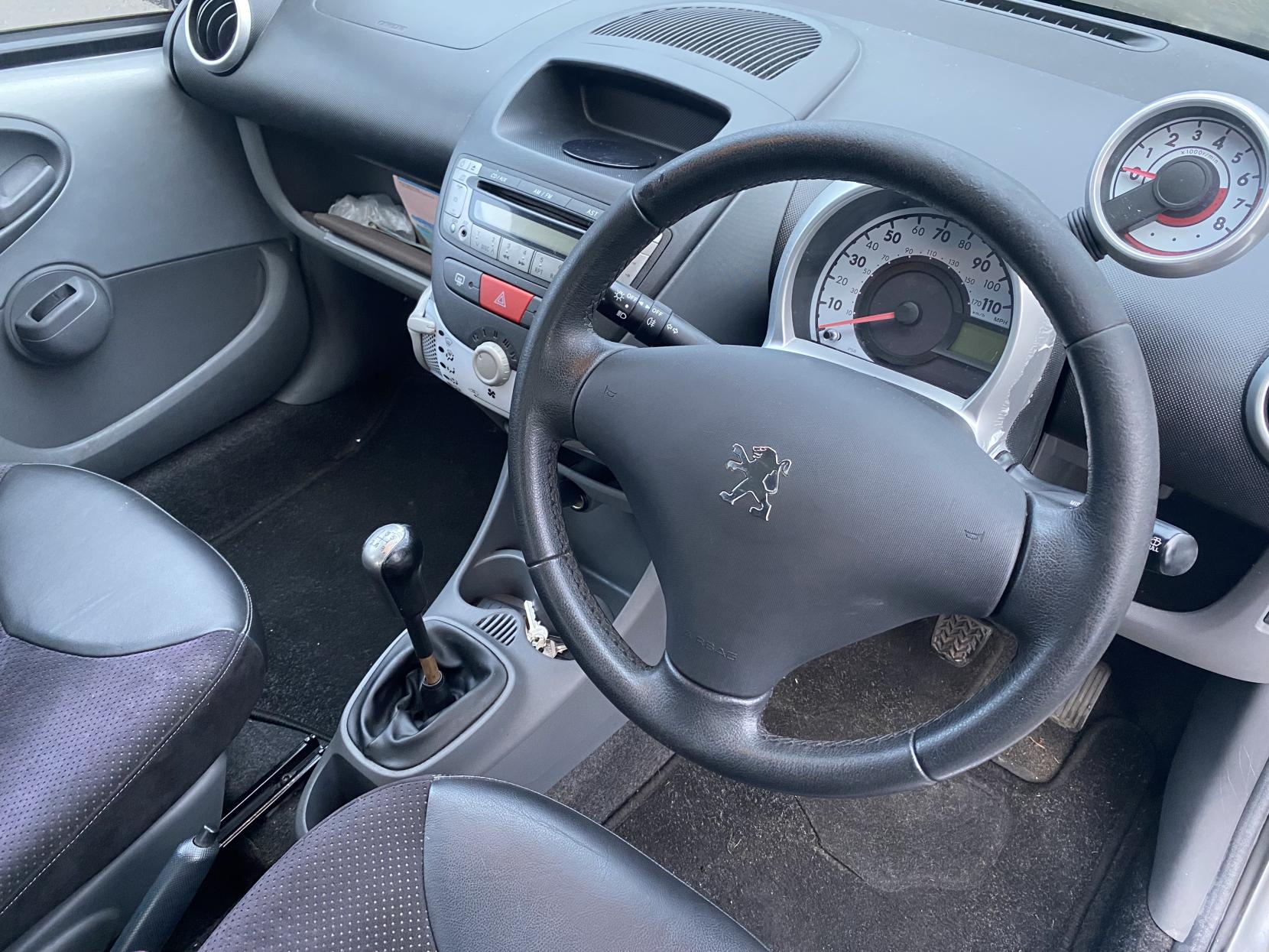 Peugeot 107 1.0 12V Allure Hatchback 5dr Petrol Manual Euro 4 (68 ps)