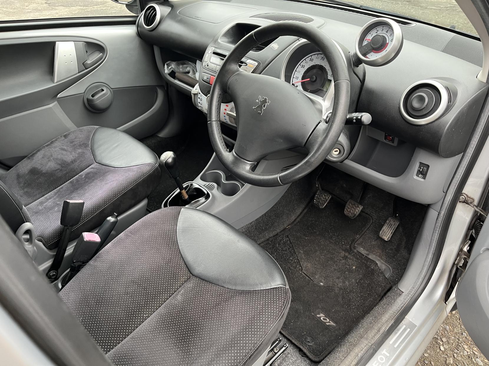 Peugeot 107 1.0 12V Allure Hatchback 5dr Petrol Manual Euro 4 (68 ps)