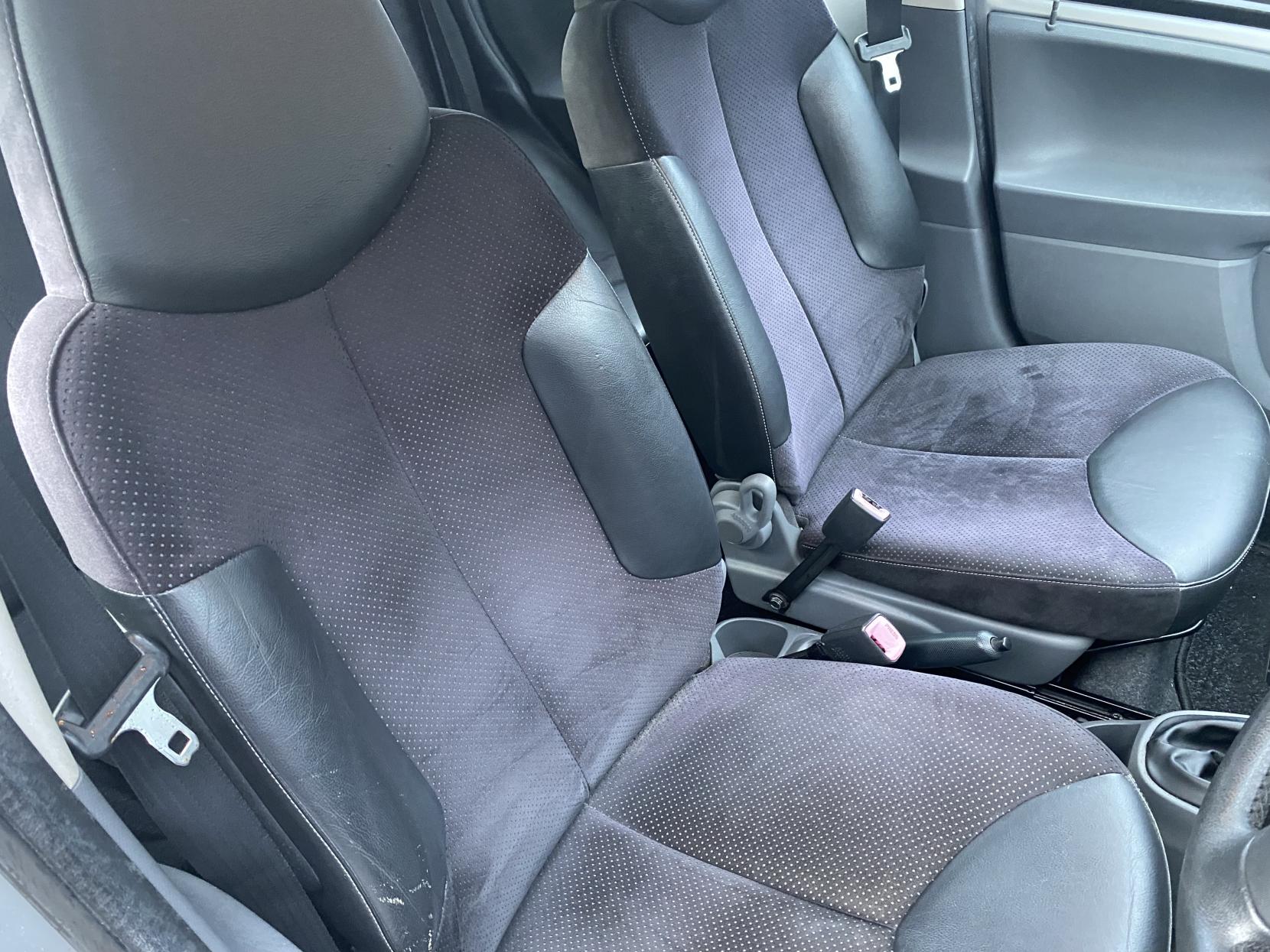 Peugeot 107 1.0 12V Allure Hatchback 5dr Petrol Manual Euro 4 (68 ps)