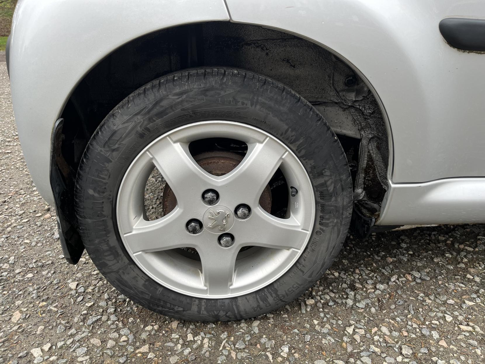 Peugeot 107 1.0 12V Allure Hatchback 5dr Petrol Manual Euro 4 (68 ps)