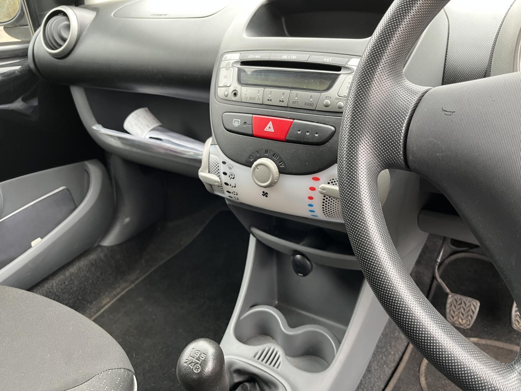 Peugeot 107 1.0 12V Urban Hatchback 5dr Petrol Manual Euro 4 (68 ps)