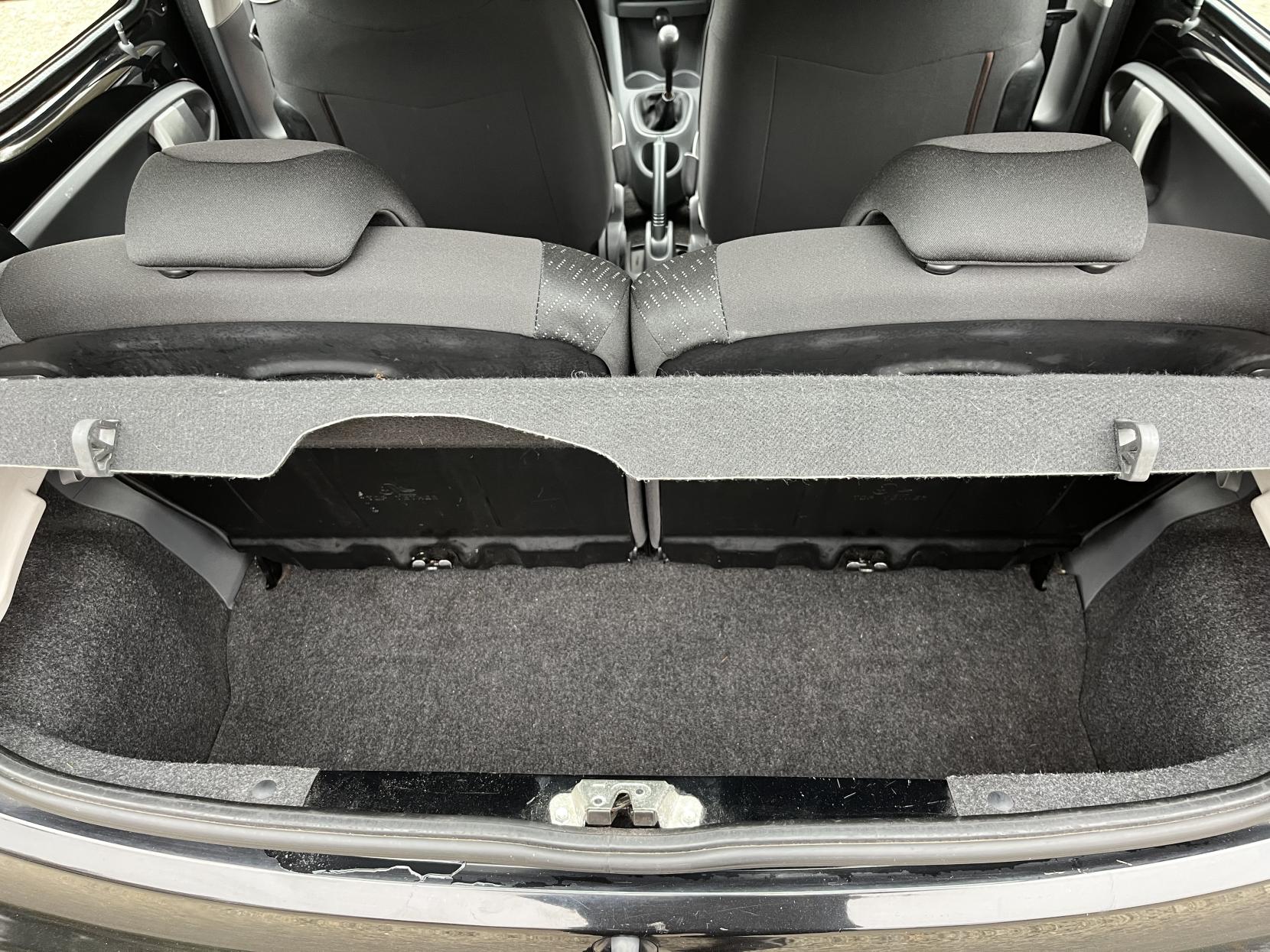 Peugeot 107 1.0 12V Urban Hatchback 5dr Petrol Manual Euro 4 (68 ps)