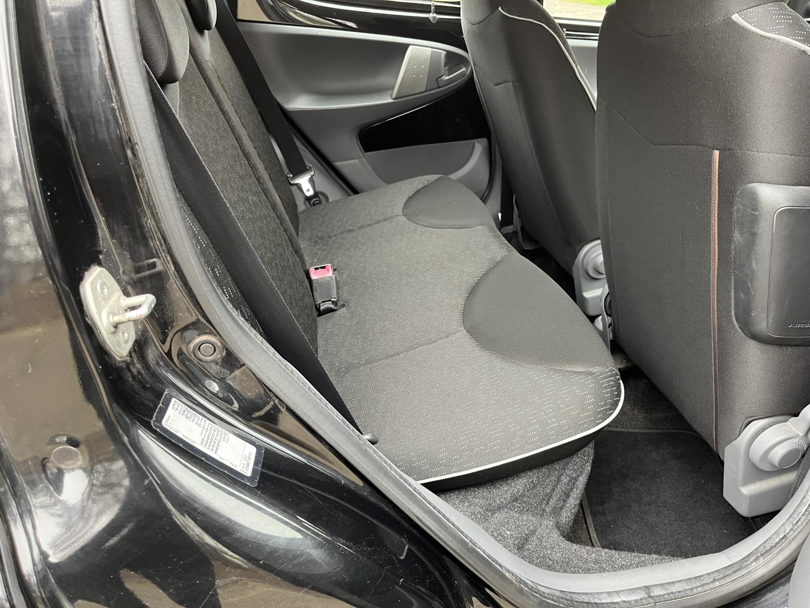 Peugeot 107 1.0 12V Urban Hatchback 5dr Petrol Manual Euro 4 (68 ps)