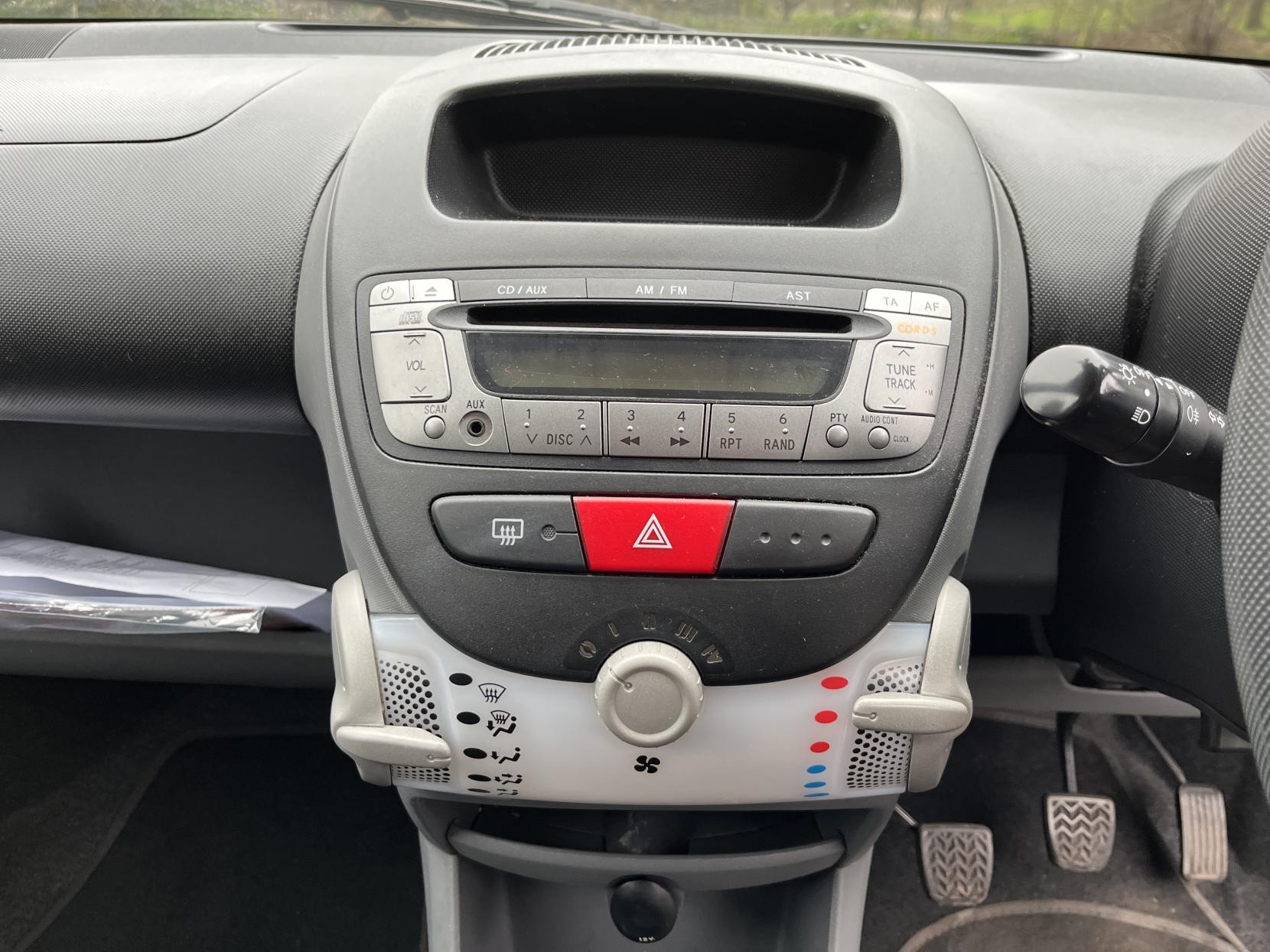 Peugeot 107 1.0 12V Urban Hatchback 5dr Petrol Manual Euro 4 (68 ps)