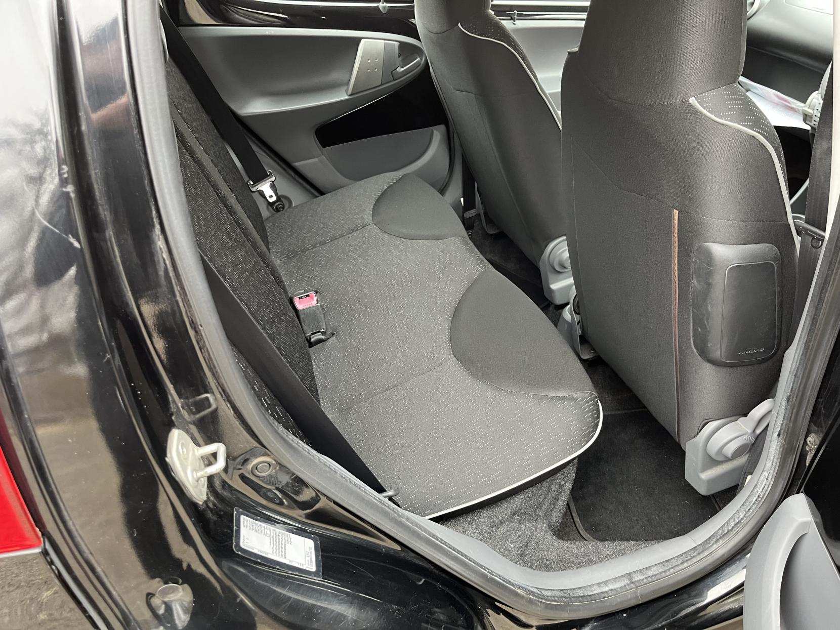 Peugeot 107 1.0 12V Urban Hatchback 5dr Petrol Manual Euro 4 (68 ps)