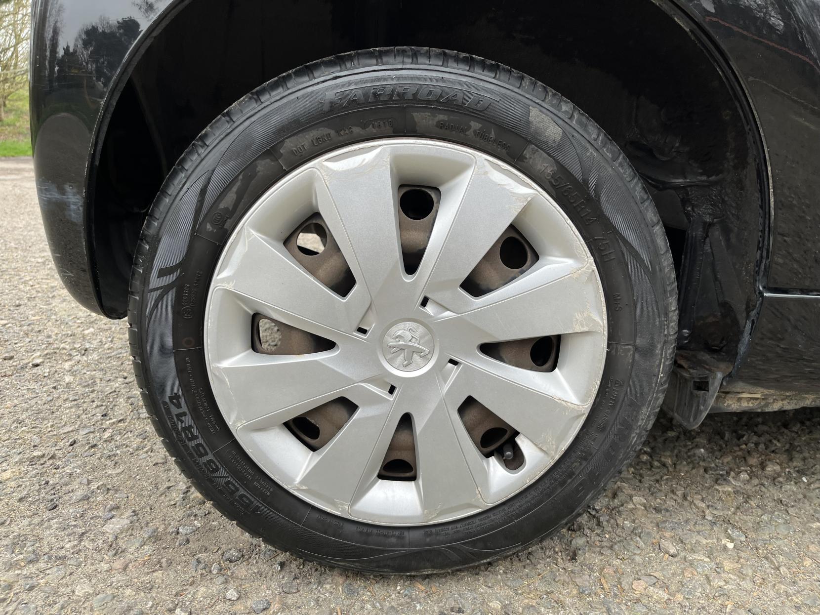 Peugeot 107 1.0 12V Urban Hatchback 5dr Petrol Manual Euro 4 (68 ps)