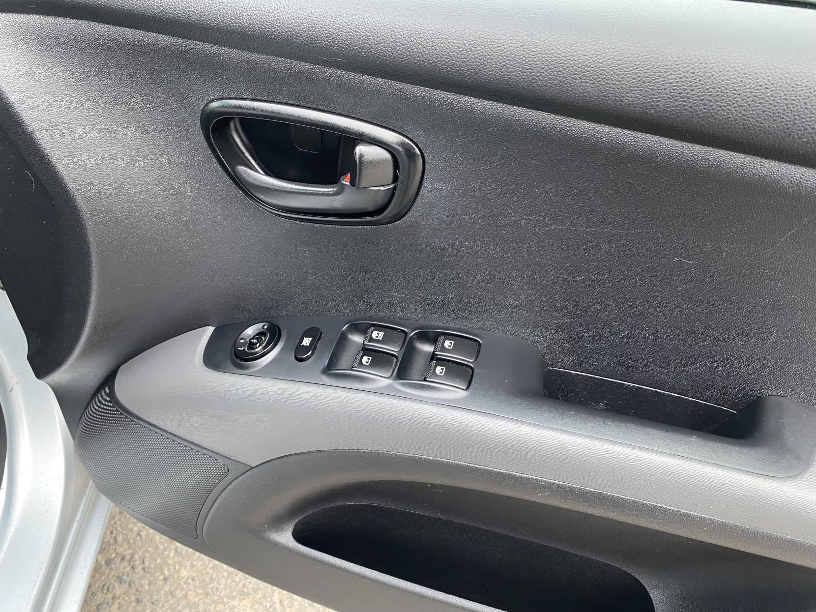 Hyundai i10 1.2 Active Hatchback 5dr Petrol Manual Euro 5 (85 bhp)