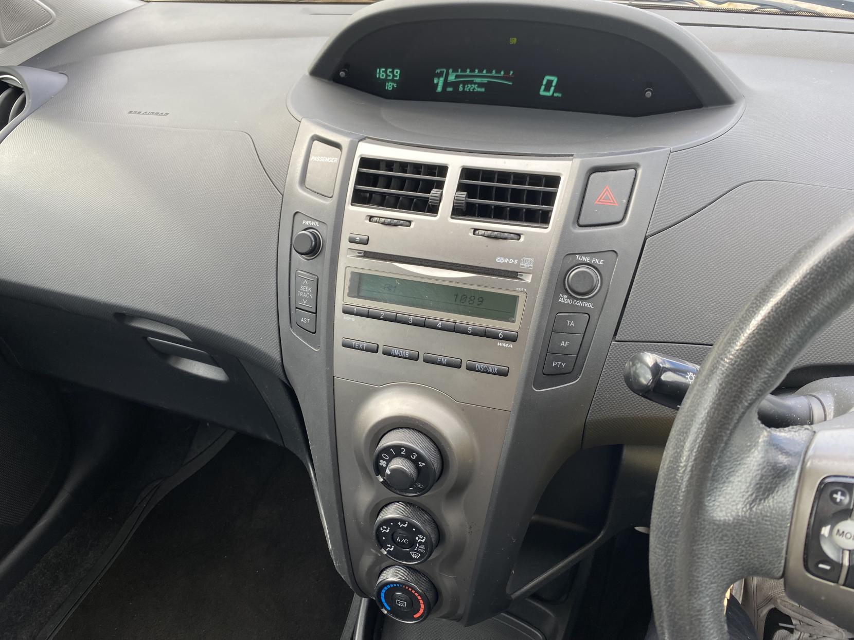 Toyota Yaris 1.33 Dual VVT-i TR Hatchback 5dr Petrol Manual Euro 4 (s/s) (101 ps)
