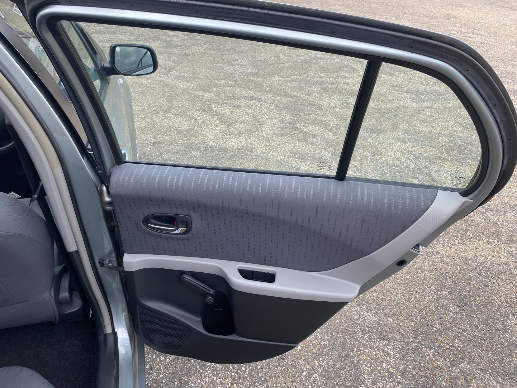 Toyota Yaris 1.33 Dual VVT-i TR Hatchback 5dr Petrol Manual Euro 4 (s/s) (101 ps)