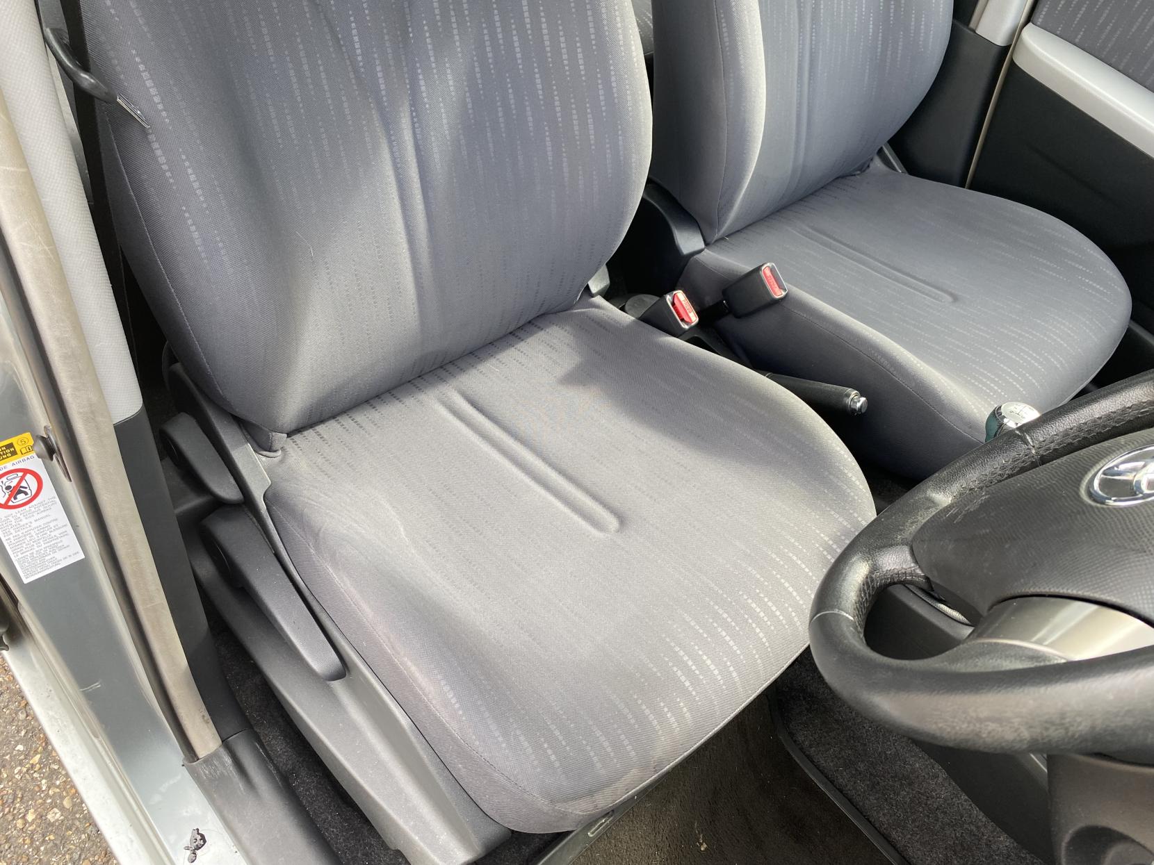 Toyota Yaris 1.33 Dual VVT-i TR Hatchback 5dr Petrol Manual Euro 4 (s/s) (101 ps)