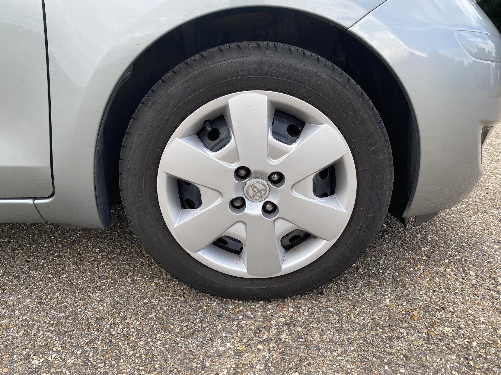 Toyota Yaris 1.33 Dual VVT-i TR Hatchback 5dr Petrol Manual Euro 4 (s/s) (101 ps)