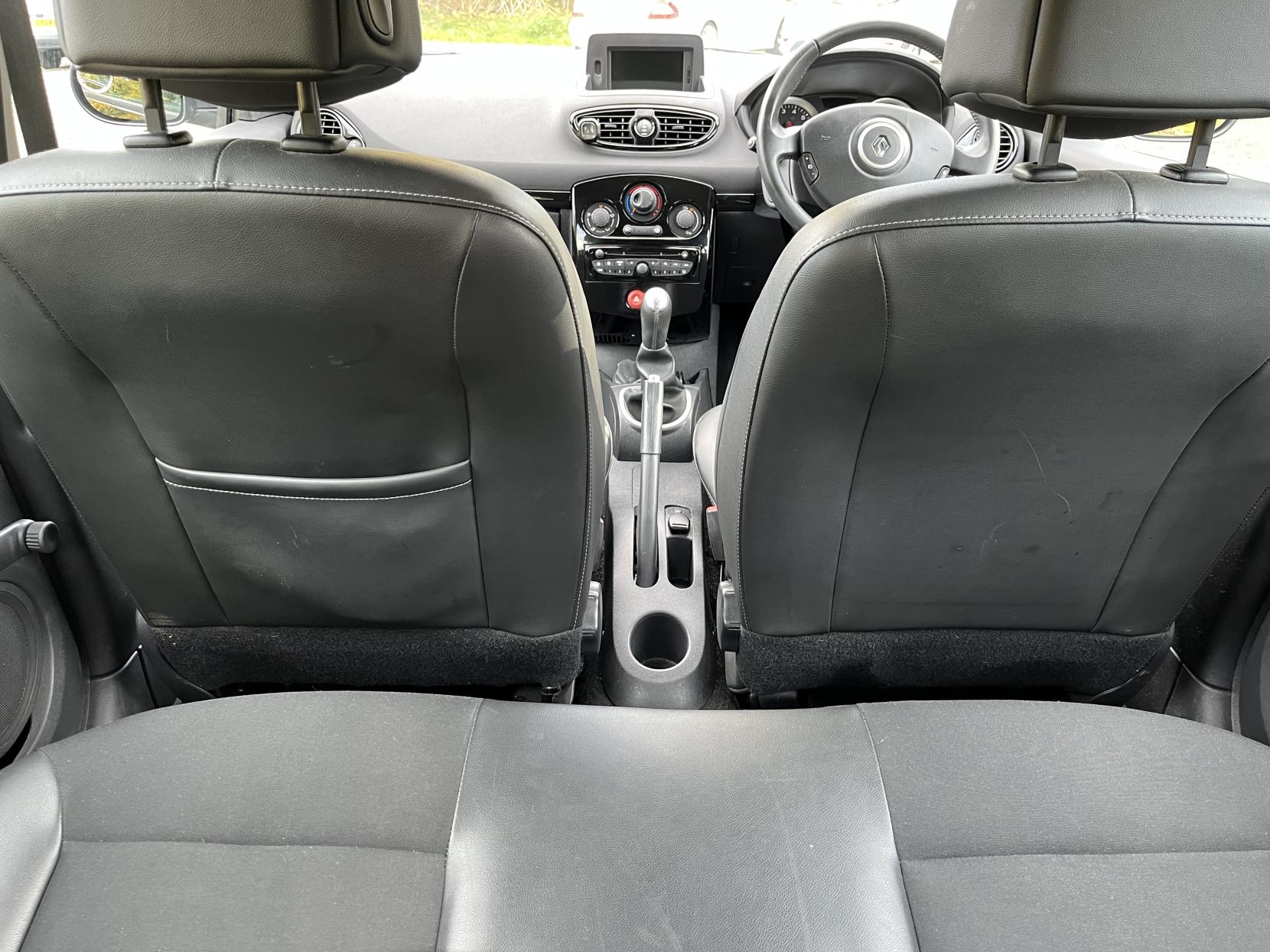 Renault Clio 1.2 Dynamique TomTom Hatchback 5dr Petrol Manual Euro 5 (75 ps)