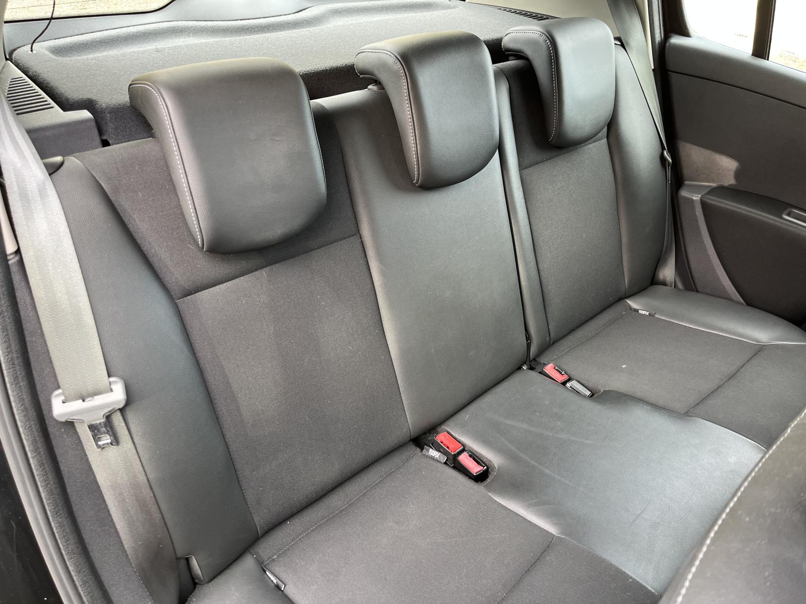 Renault Clio 1.2 Dynamique TomTom Hatchback 5dr Petrol Manual Euro 5 (75 ps)