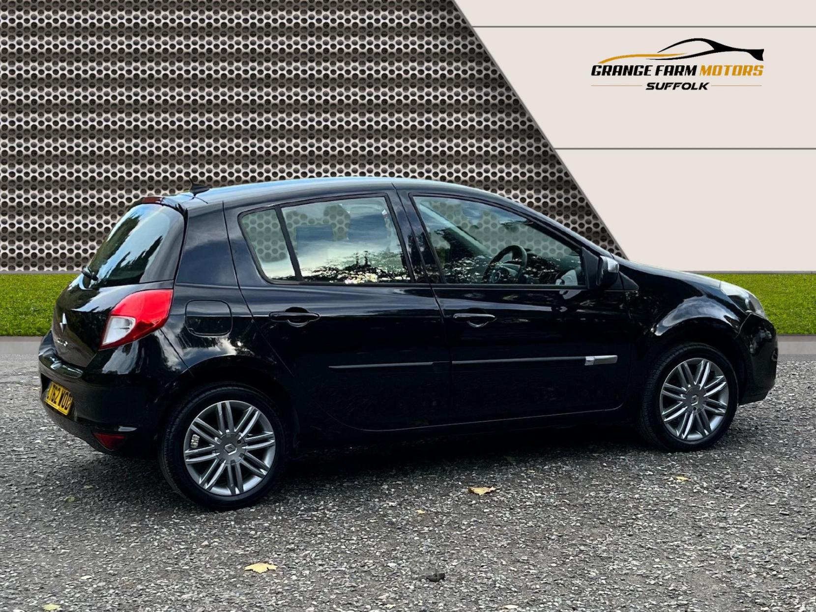 Renault Clio 1.2 Dynamique TomTom Hatchback 5dr Petrol Manual Euro 5 (75 ps)