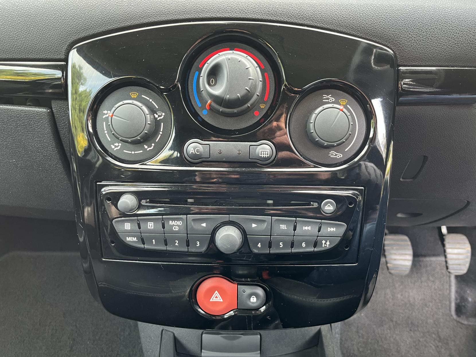 Renault Clio 1.2 Dynamique TomTom Hatchback 5dr Petrol Manual Euro 5 (75 ps)