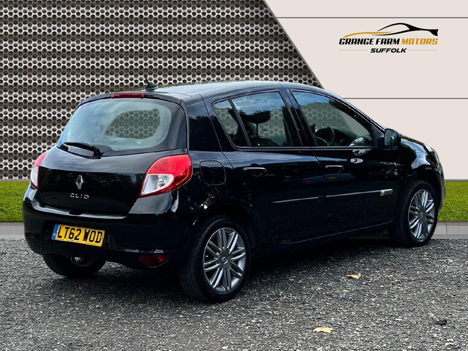 Renault Clio 1.2 Dynamique TomTom Hatchback 5dr Petrol Manual Euro 5 (75 ps)