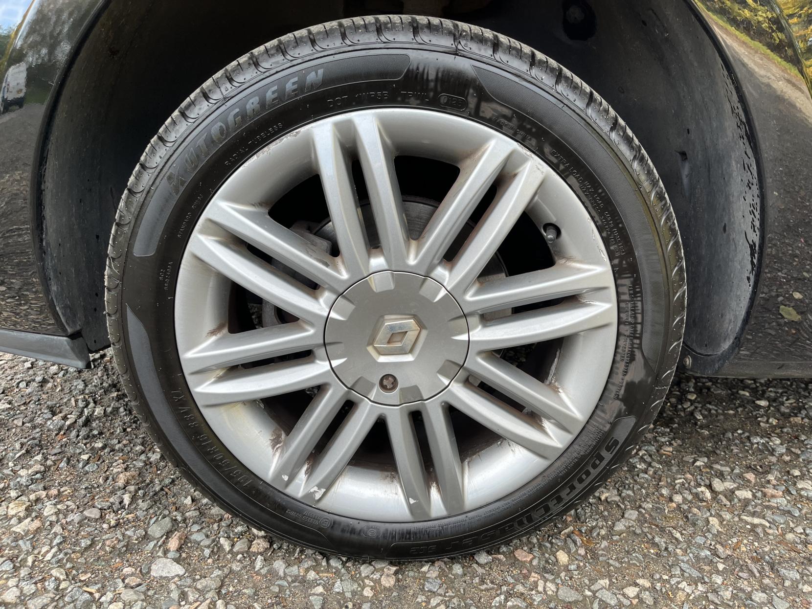 Renault Clio 1.2 Dynamique TomTom Hatchback 5dr Petrol Manual Euro 5 (75 ps)