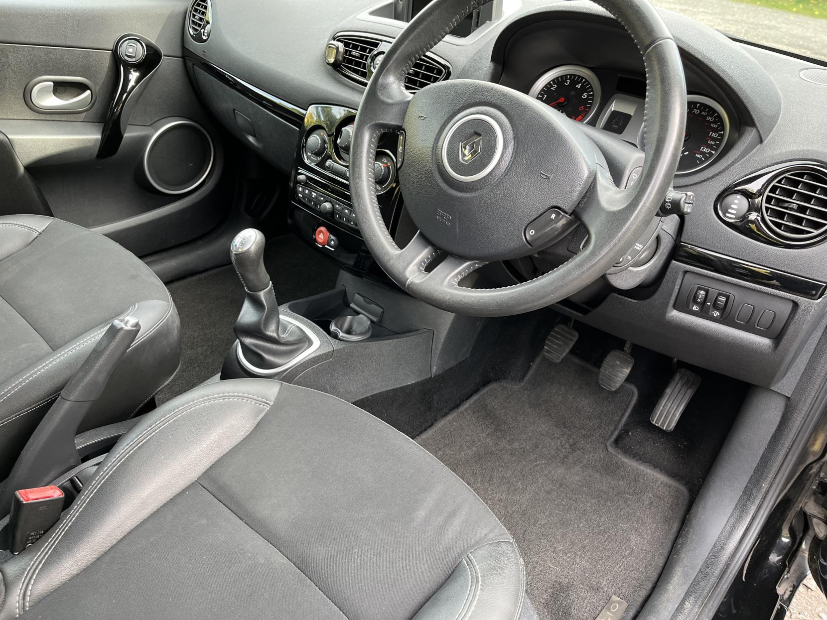 Renault Clio 1.2 Dynamique TomTom Hatchback 5dr Petrol Manual Euro 5 (75 ps)