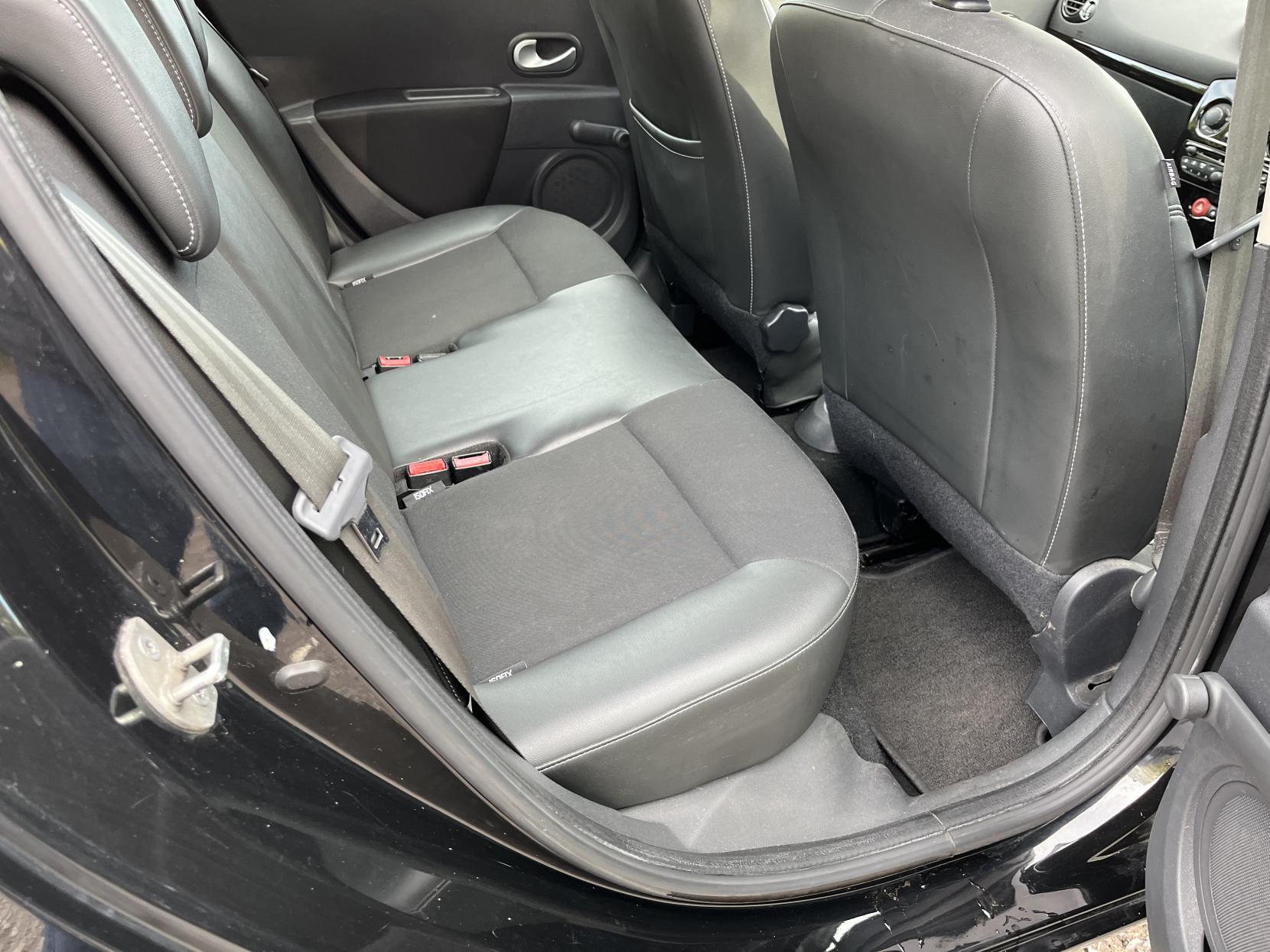 Renault Clio 1.2 Dynamique TomTom Hatchback 5dr Petrol Manual Euro 5 (75 ps)