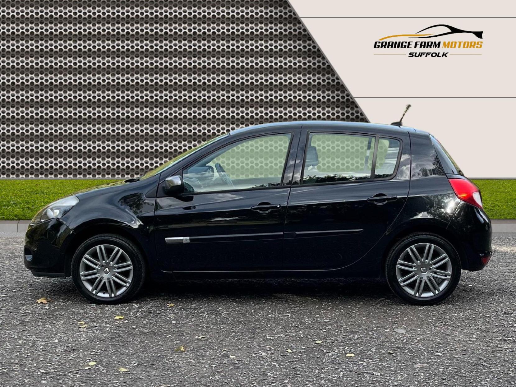 Renault Clio 1.2 Dynamique TomTom Hatchback 5dr Petrol Manual Euro 5 (75 ps)