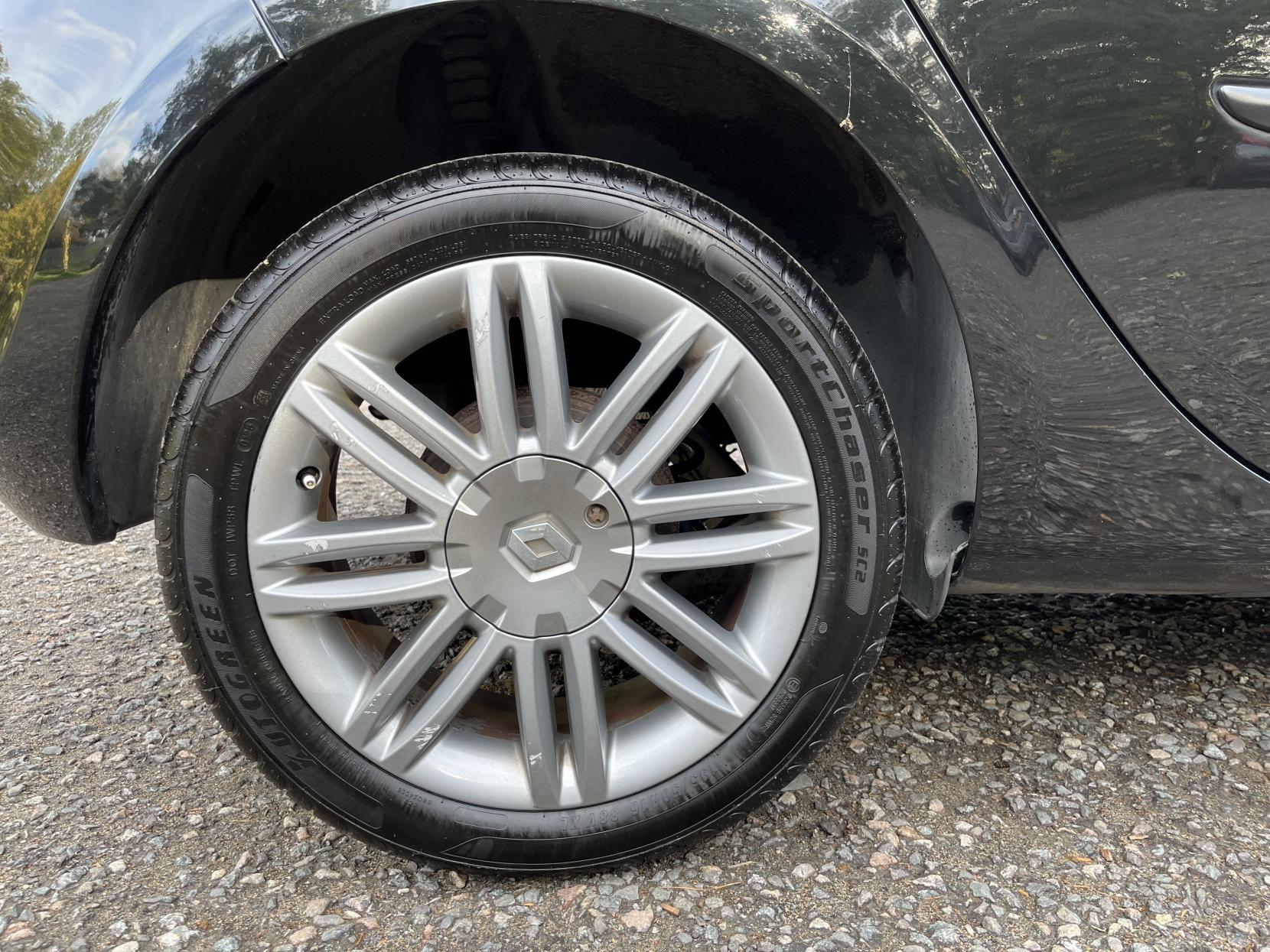 Renault Clio 1.2 Dynamique TomTom Hatchback 5dr Petrol Manual Euro 5 (75 ps)