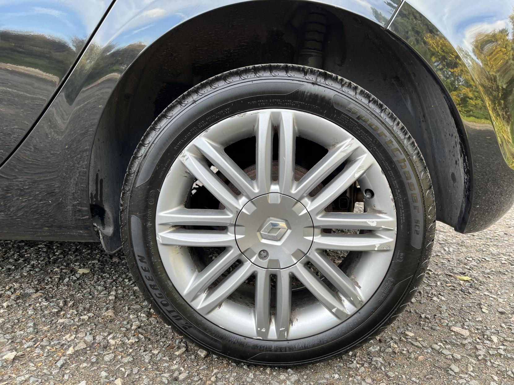 Renault Clio 1.2 Dynamique TomTom Hatchback 5dr Petrol Manual Euro 5 (75 ps)